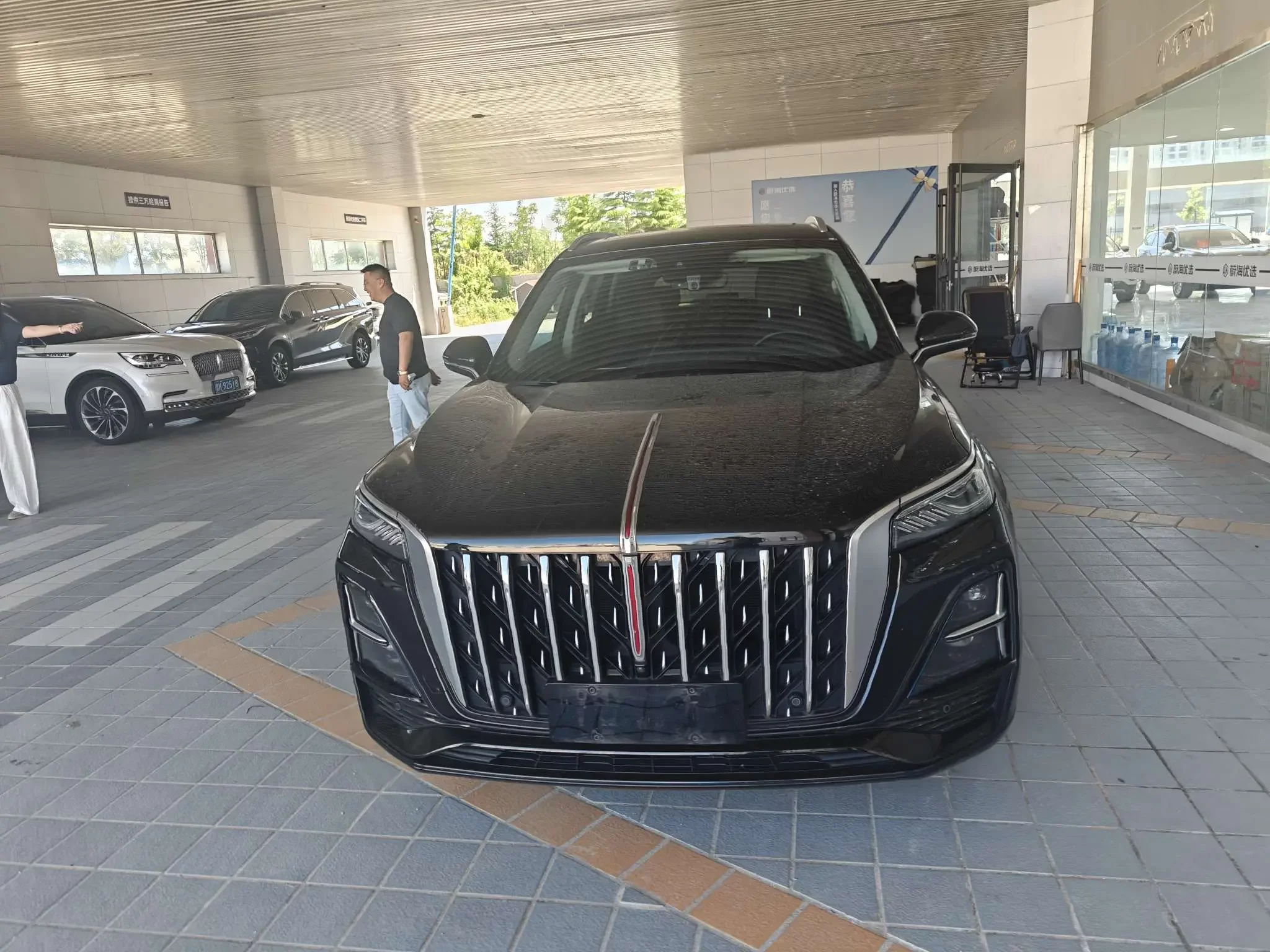 Hongqi HS5
