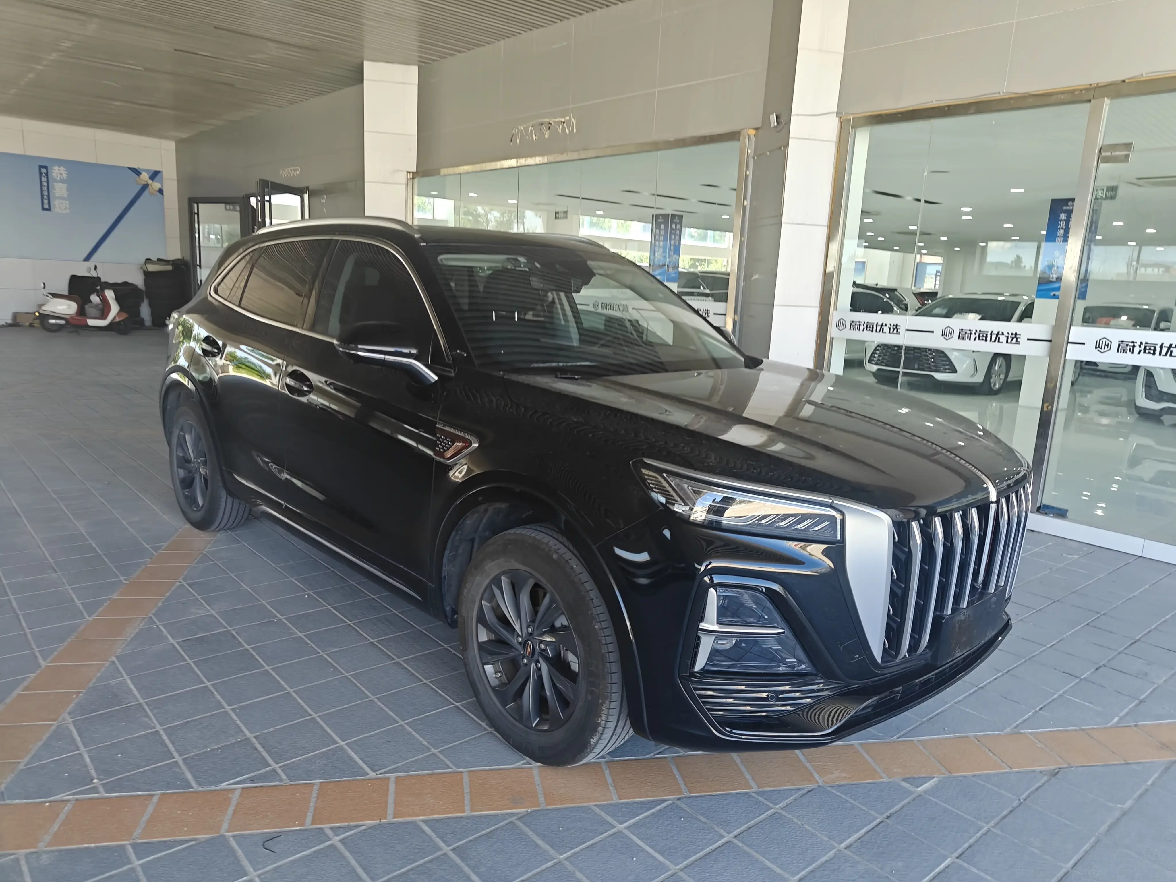Hongqi HS5