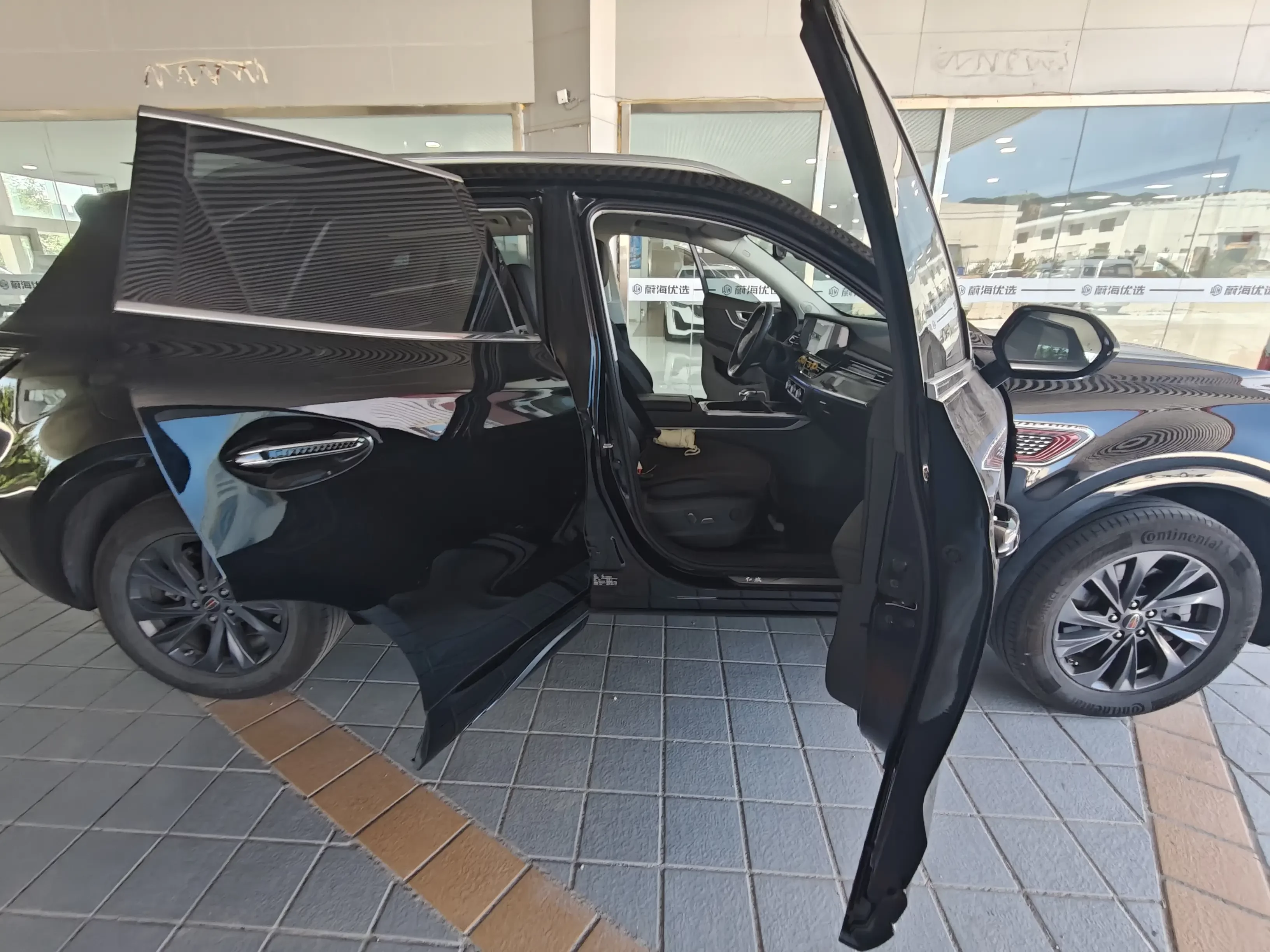 Hongqi HS5