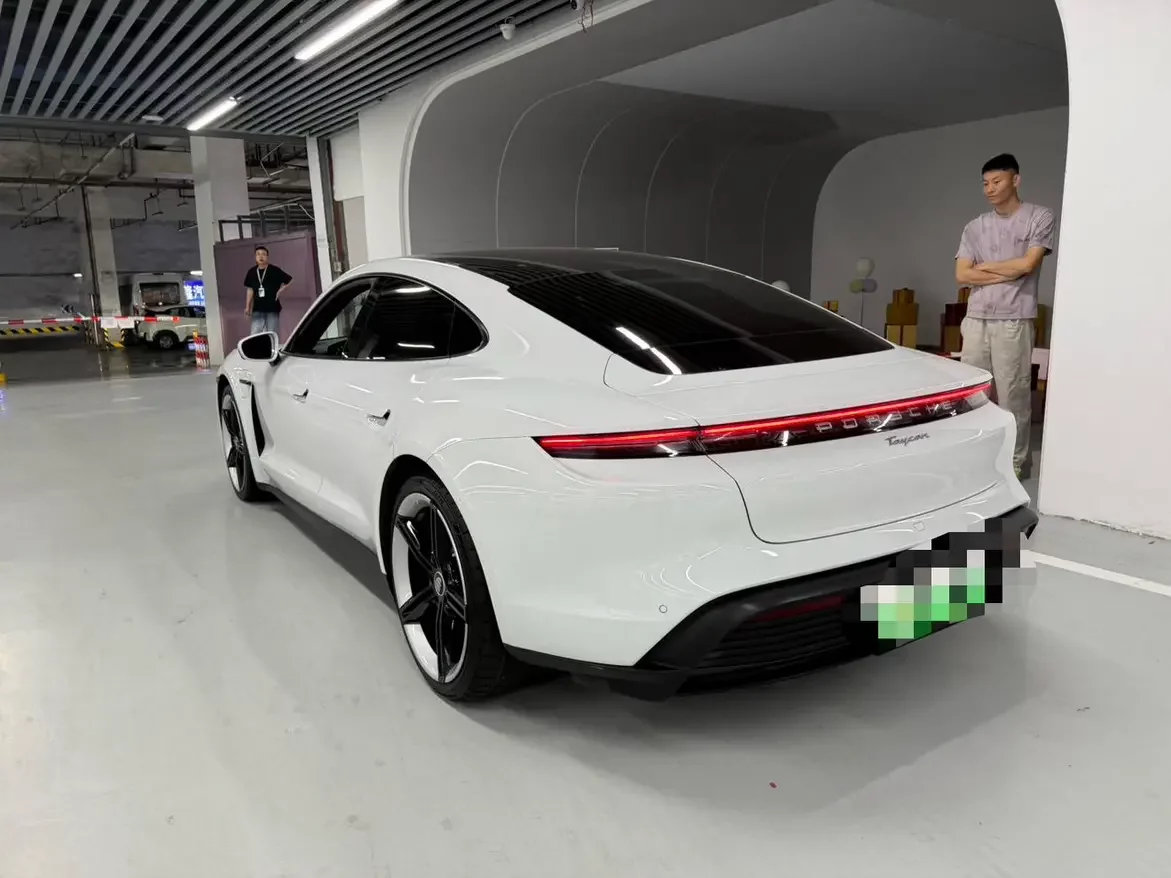 Porsche Taycan