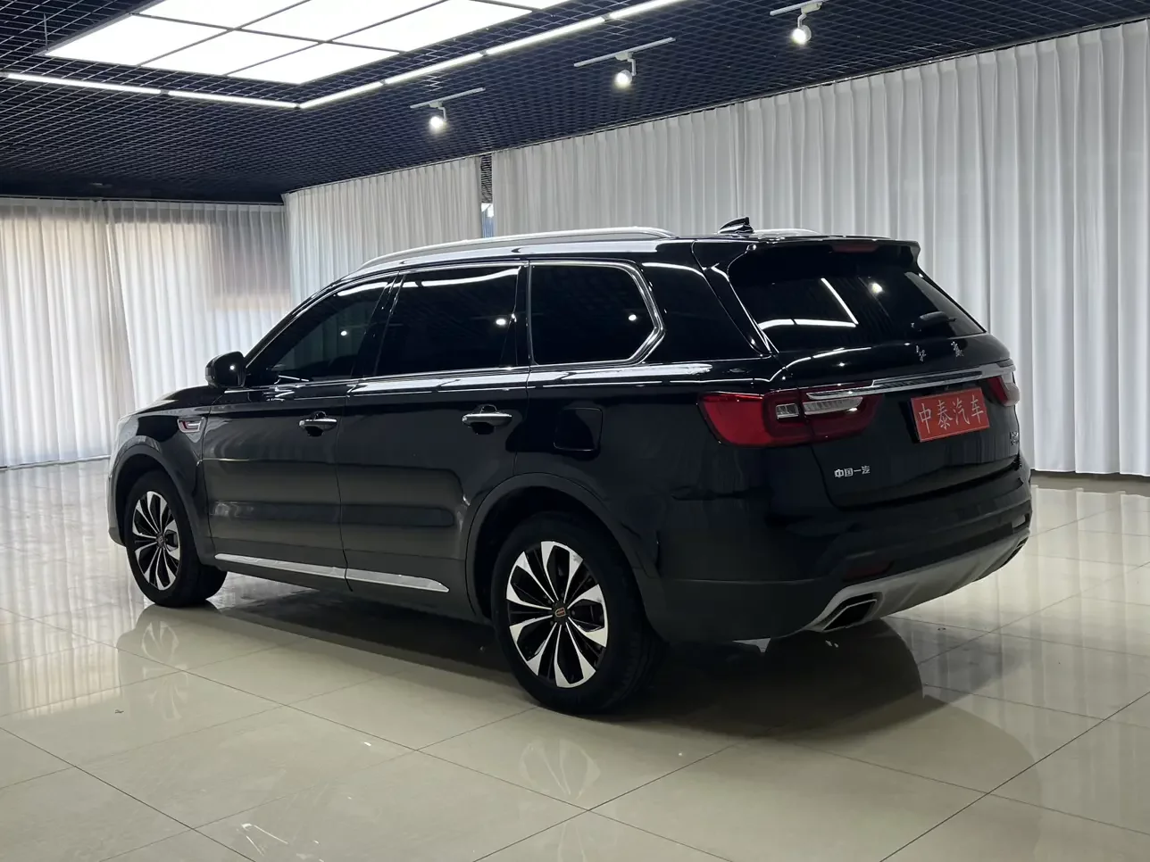 Hongqi HS7