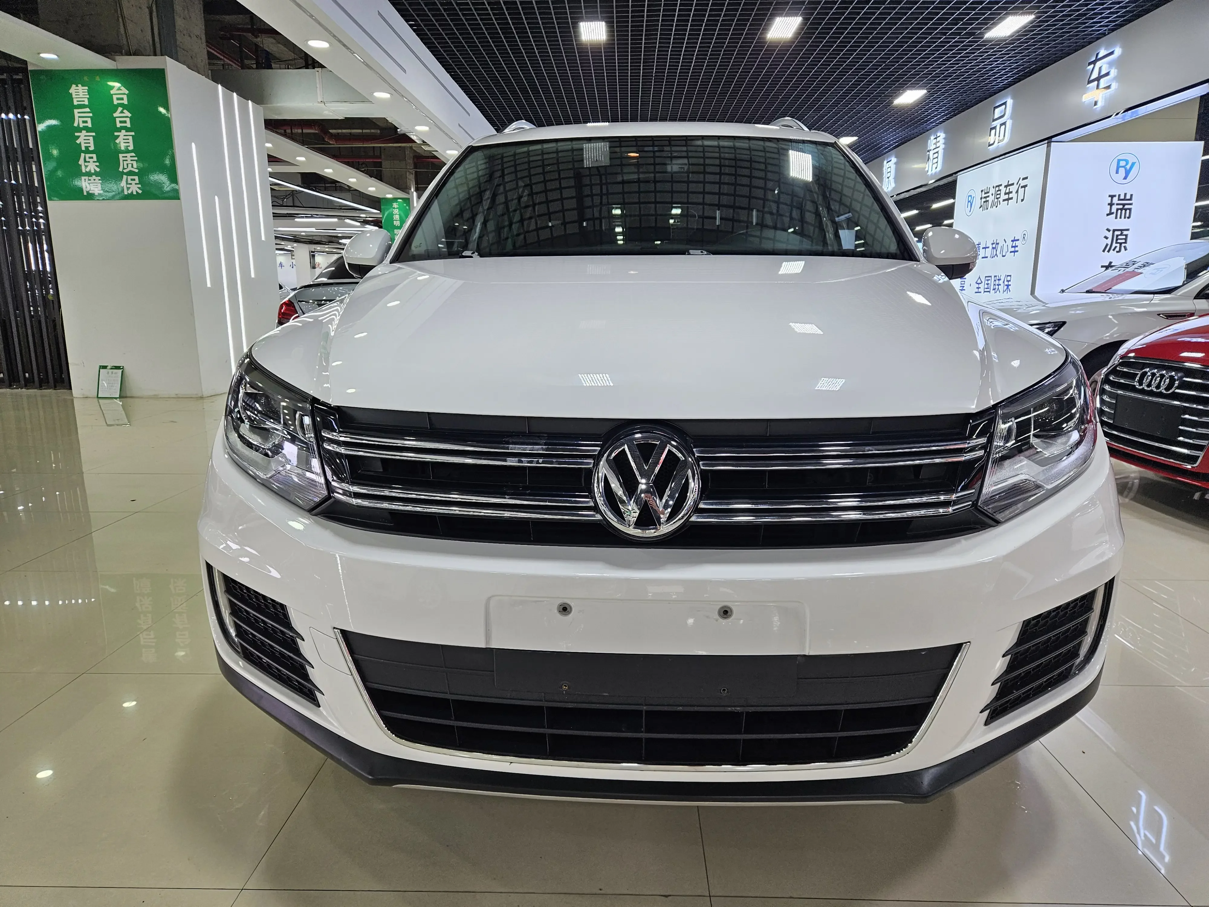 Volkswagen Tiguan (Tharu)