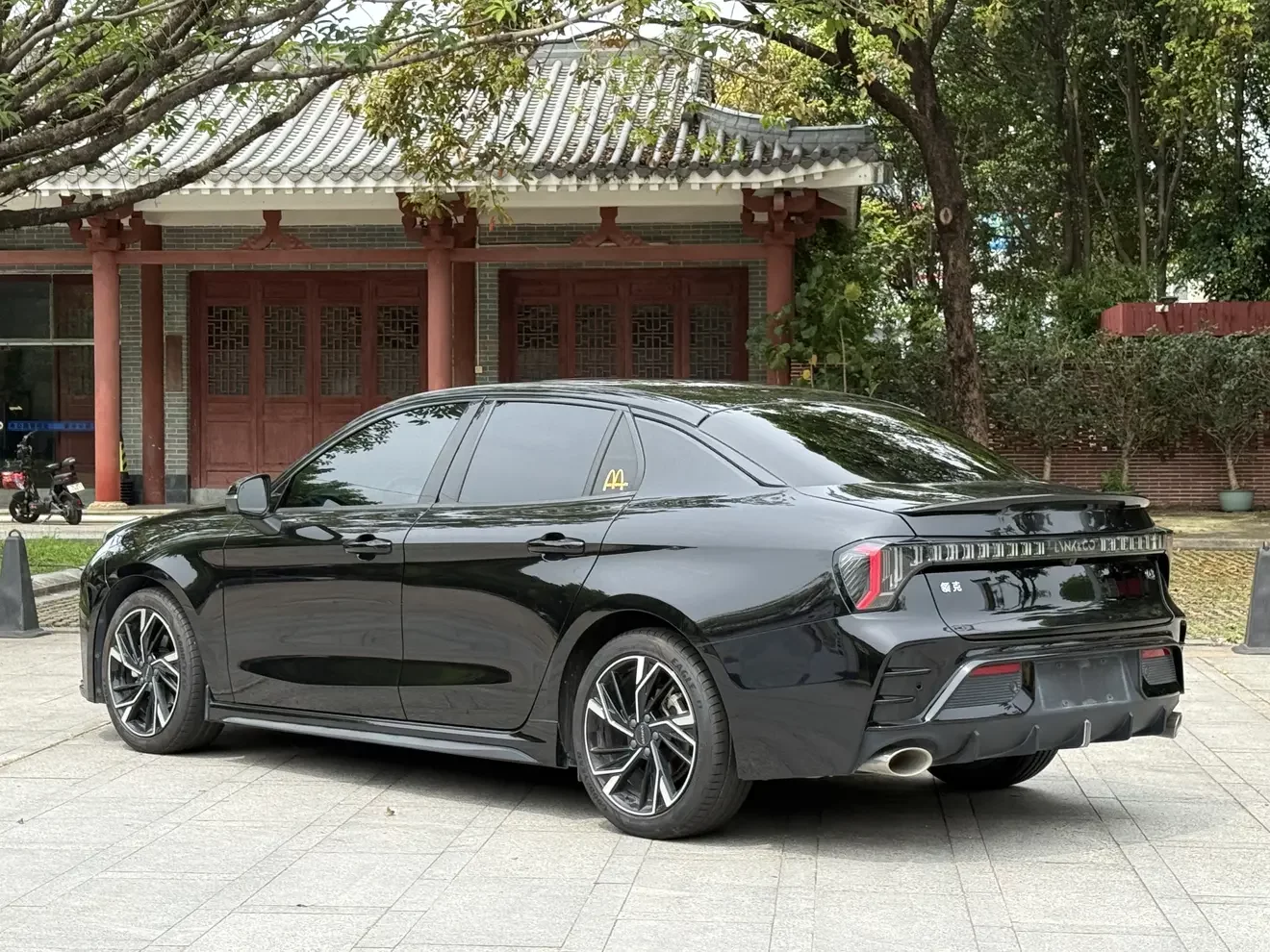 Lynk & Co 03