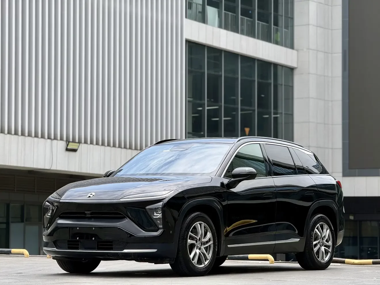 NIO ES6