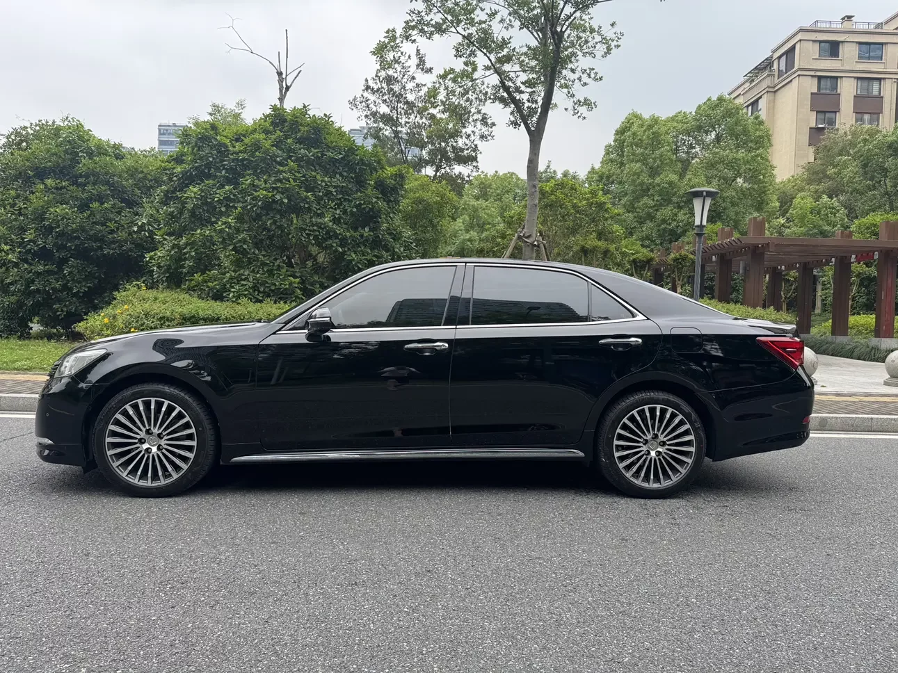 Toyota crown