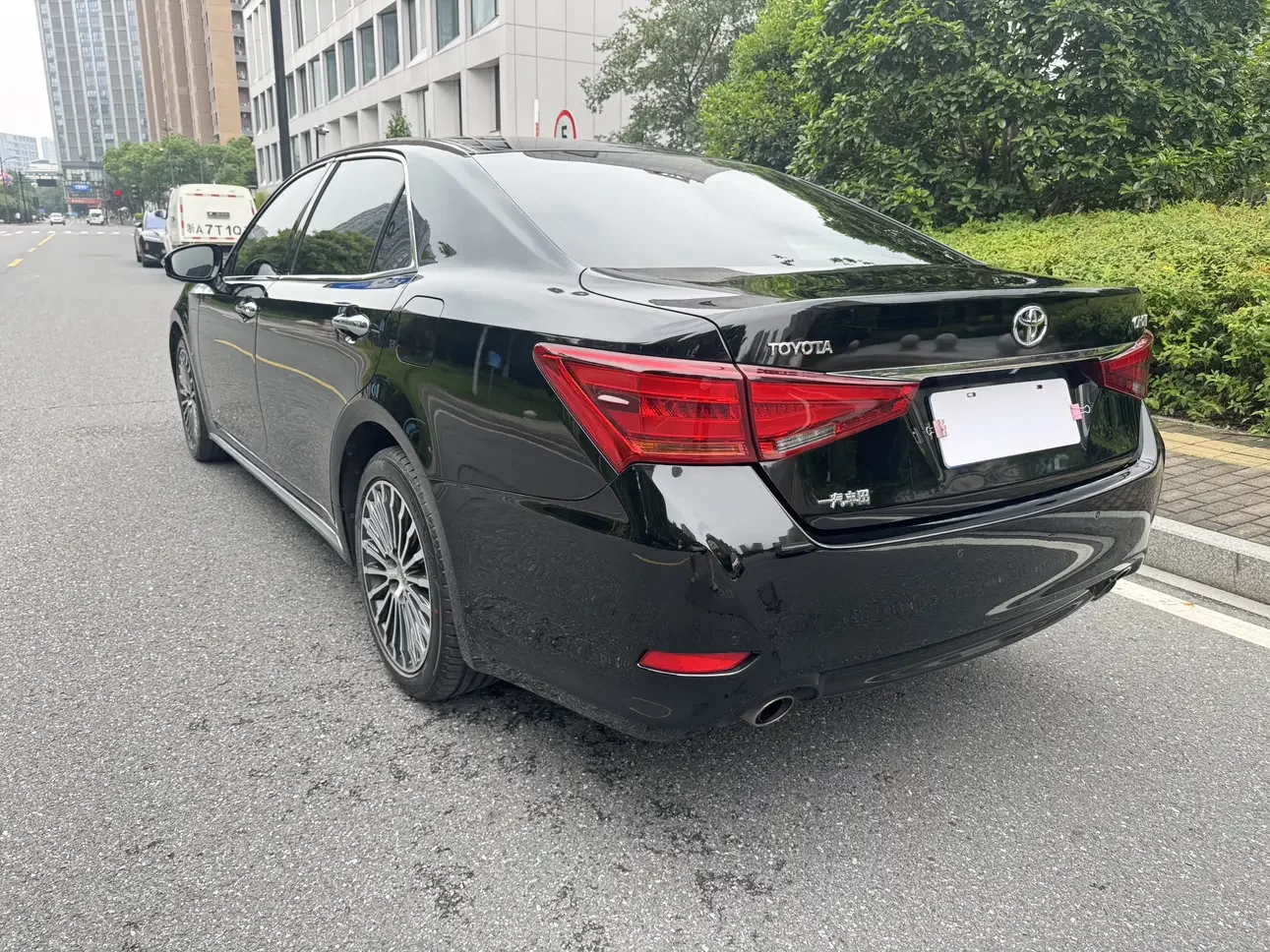 Toyota crown