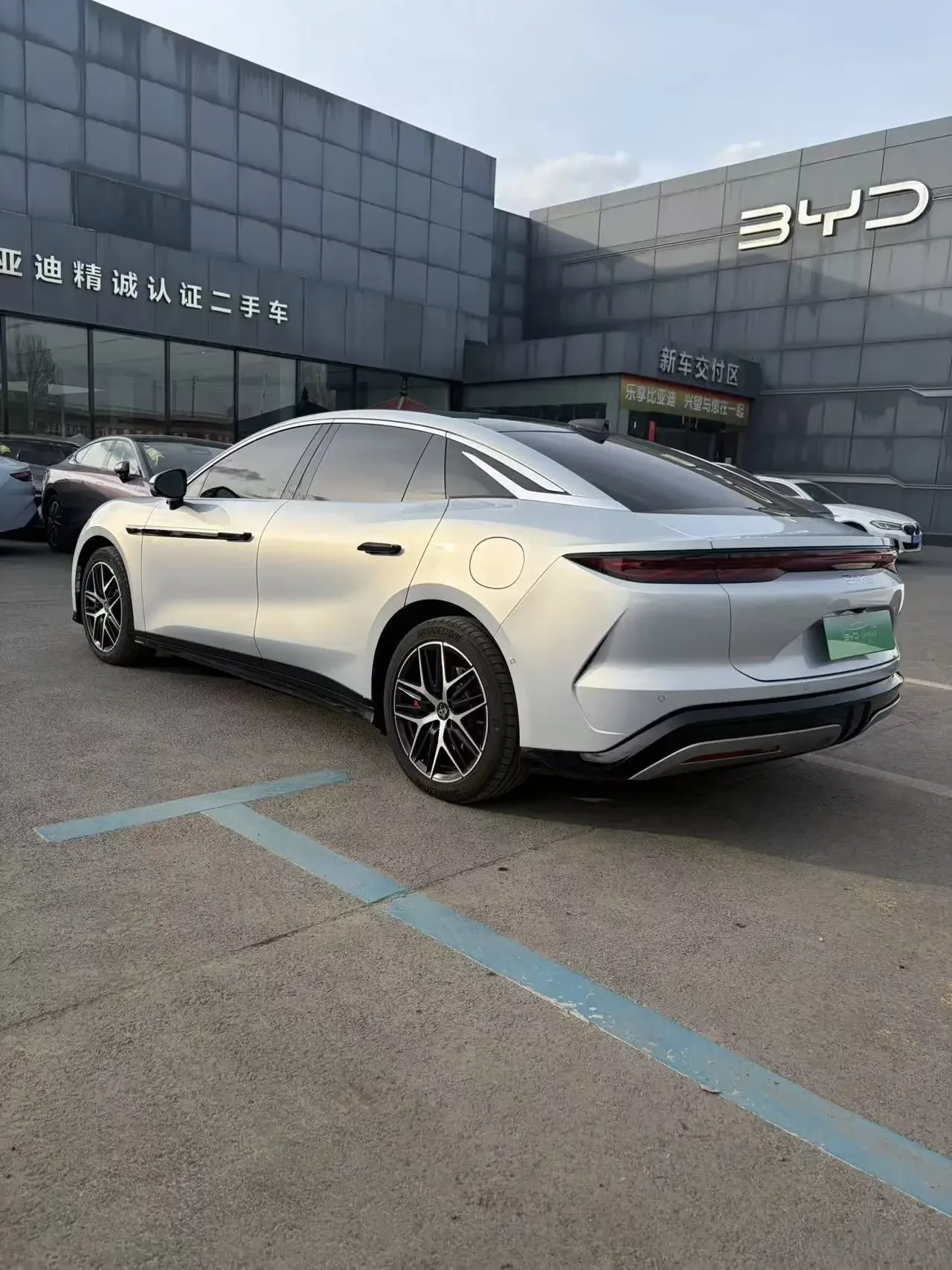 BYD Han L EV