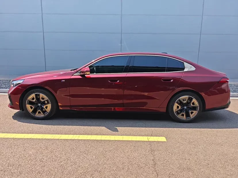 BMW i5