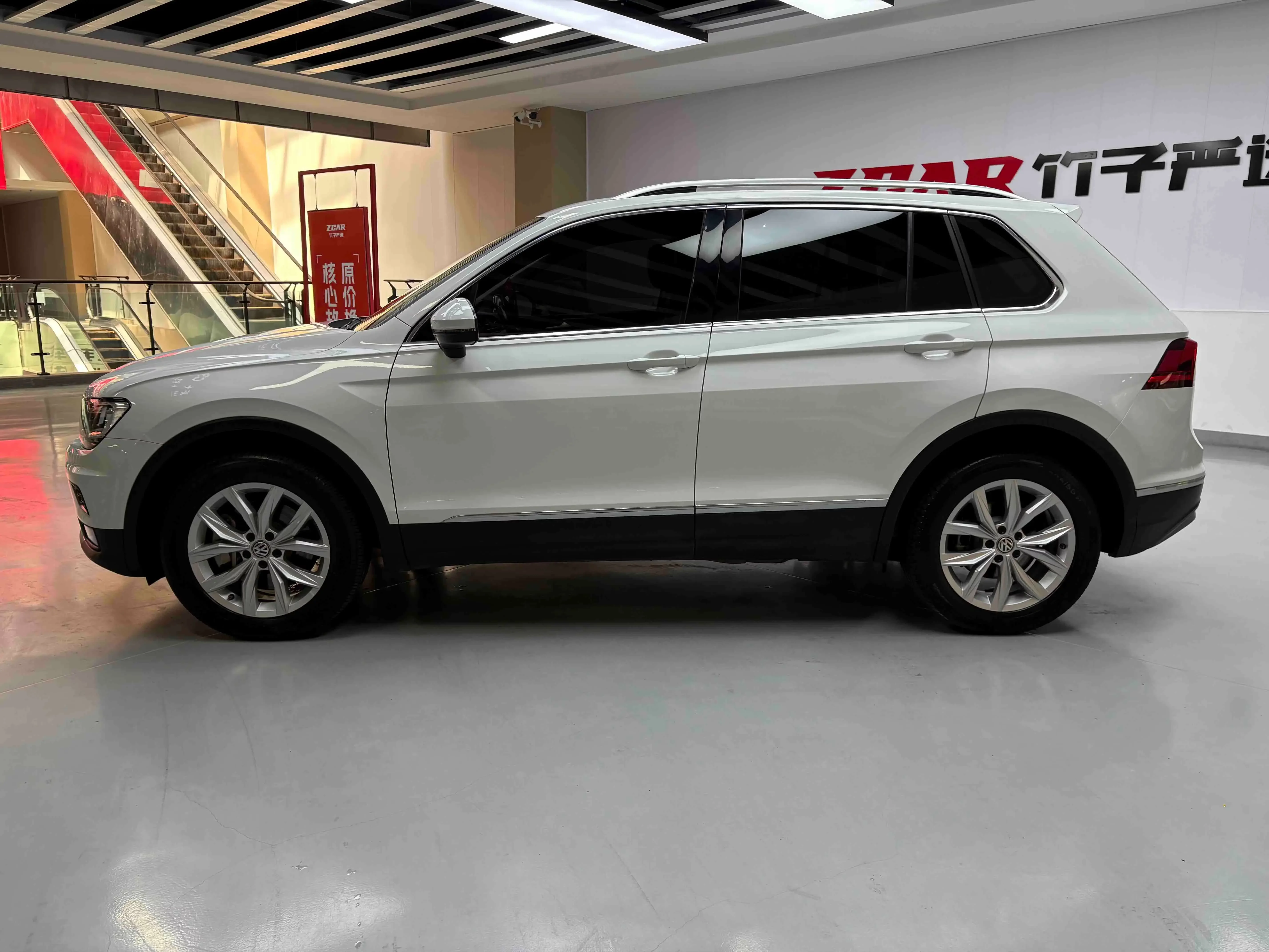 Volkswagen Tiguan (Tharu)
