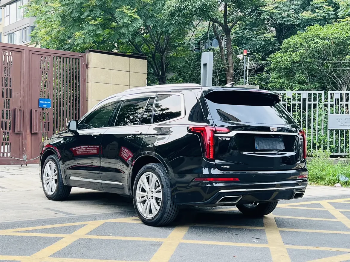 Cadillac XT6