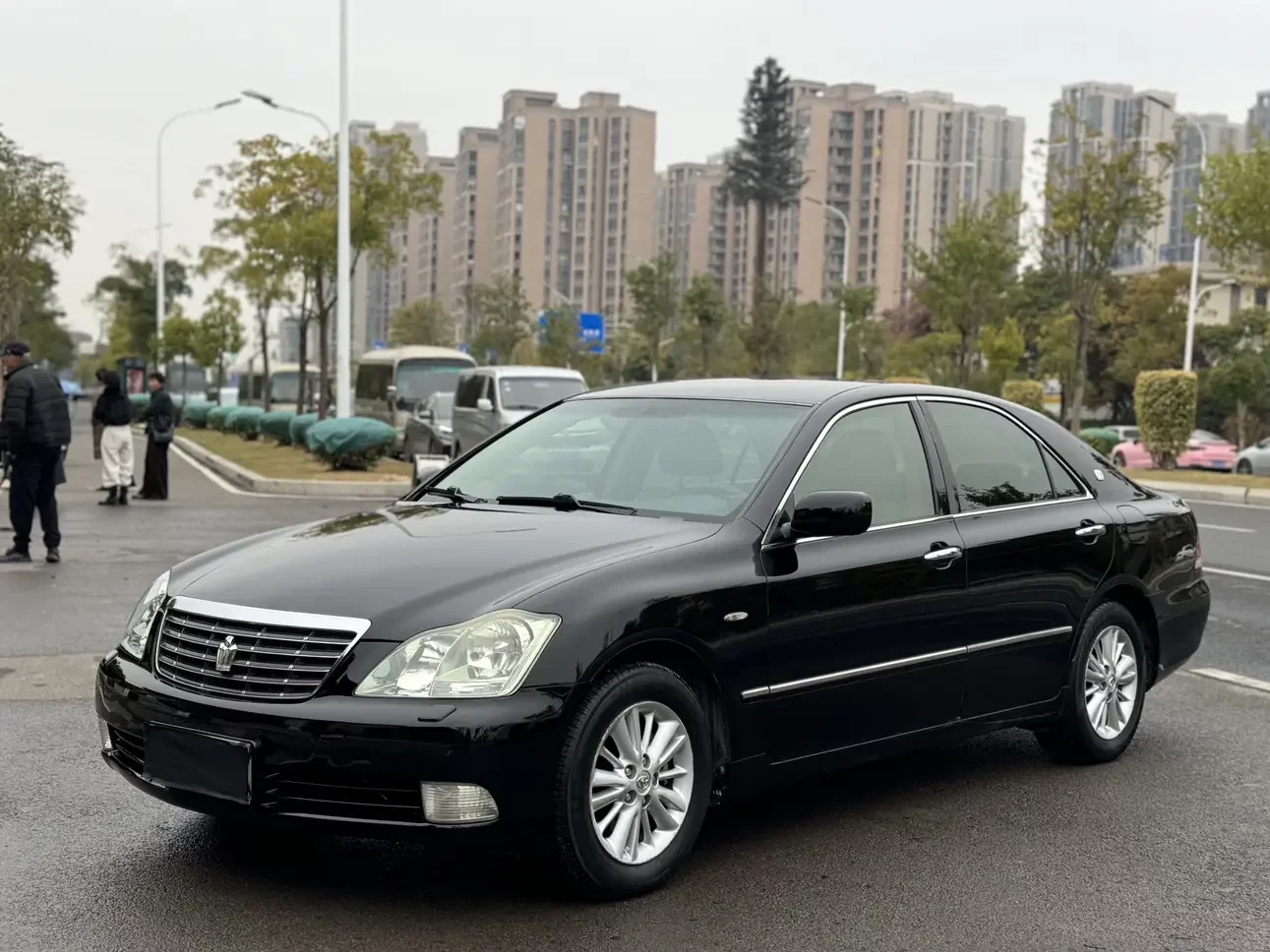 Toyota crown