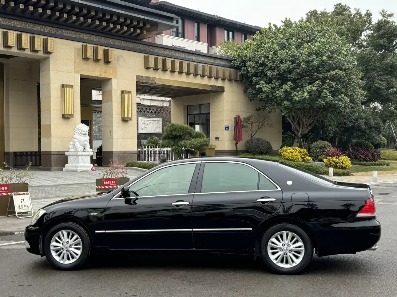 Toyota crown