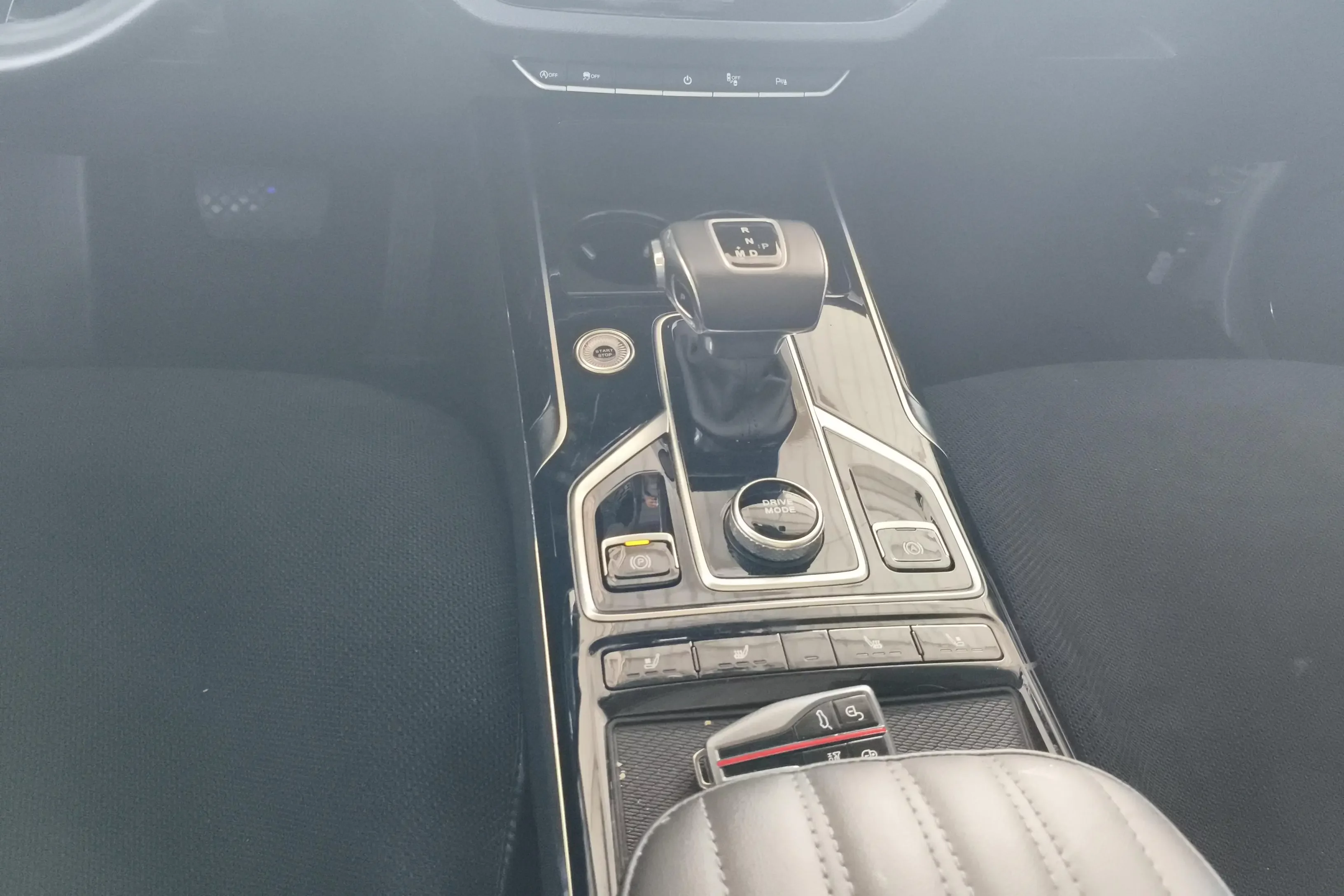 Hongqi HS5