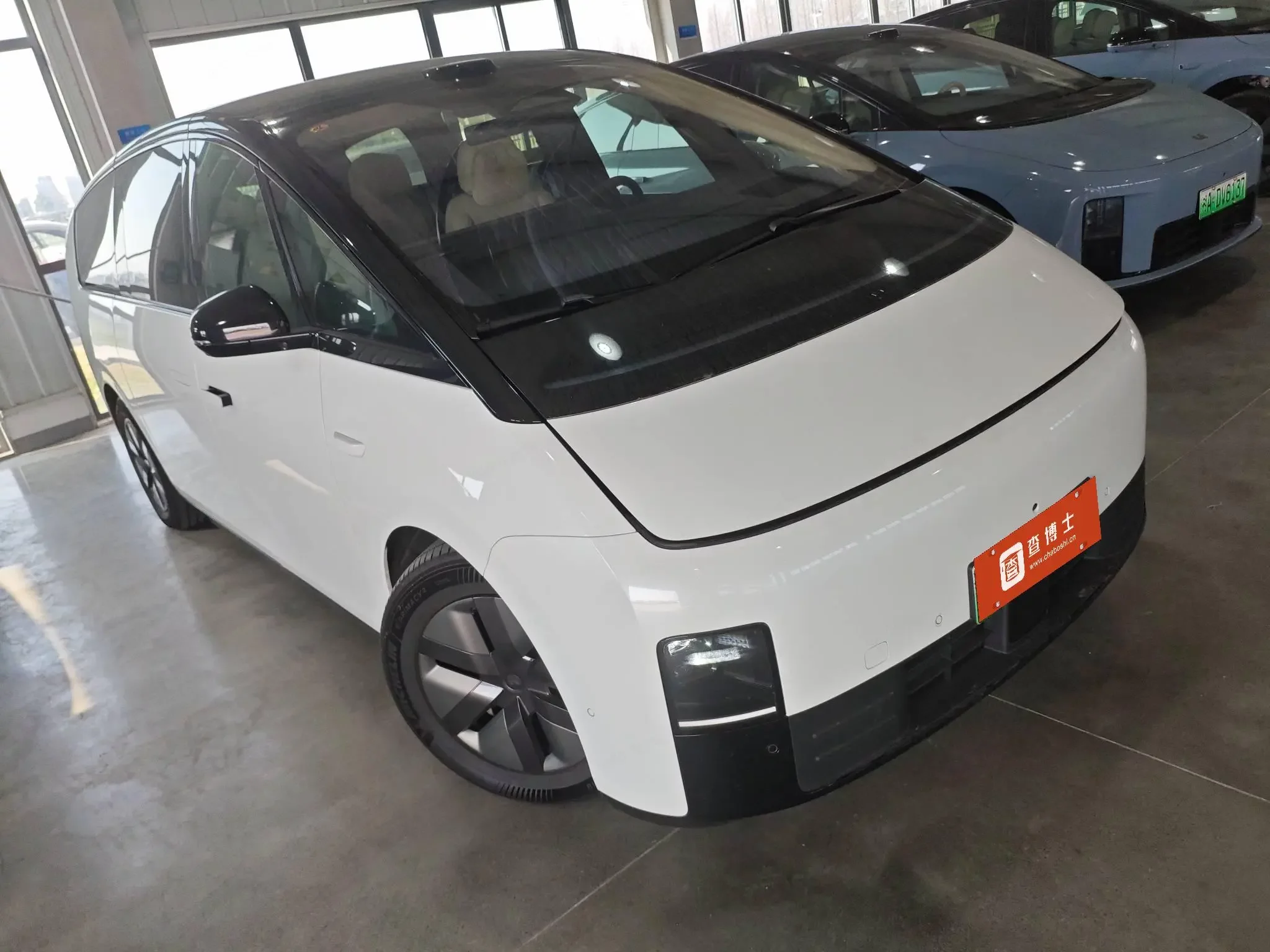 Lixiang MEGA
