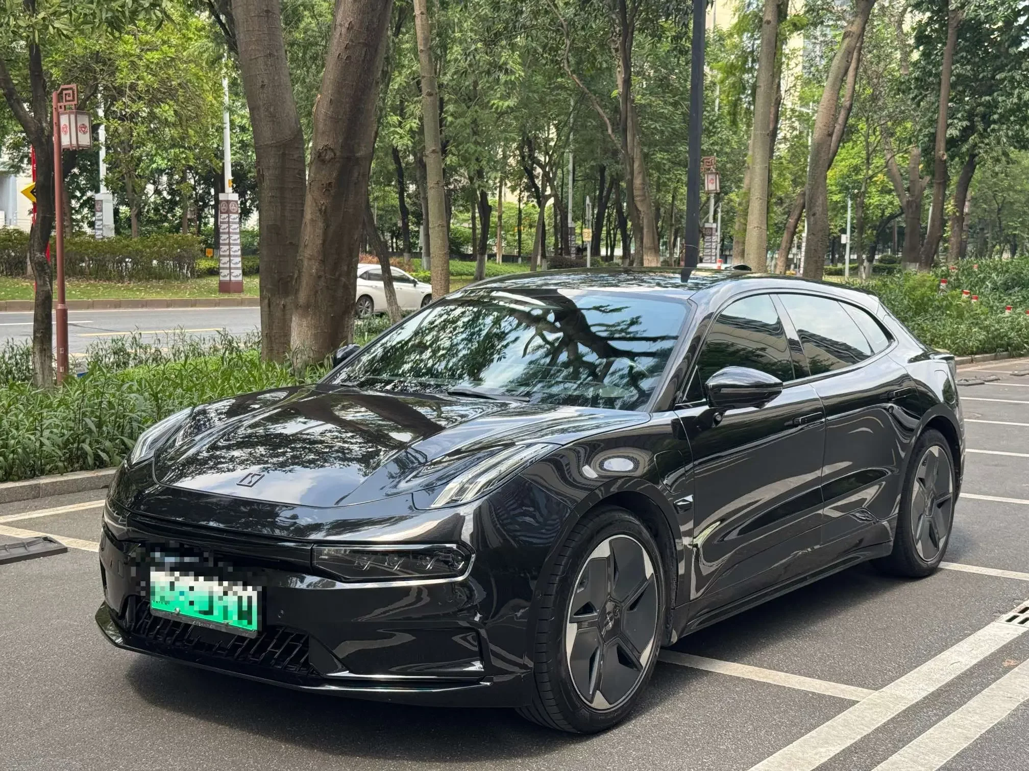 ZEEKR 001