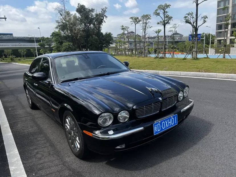 Jaguar XJ