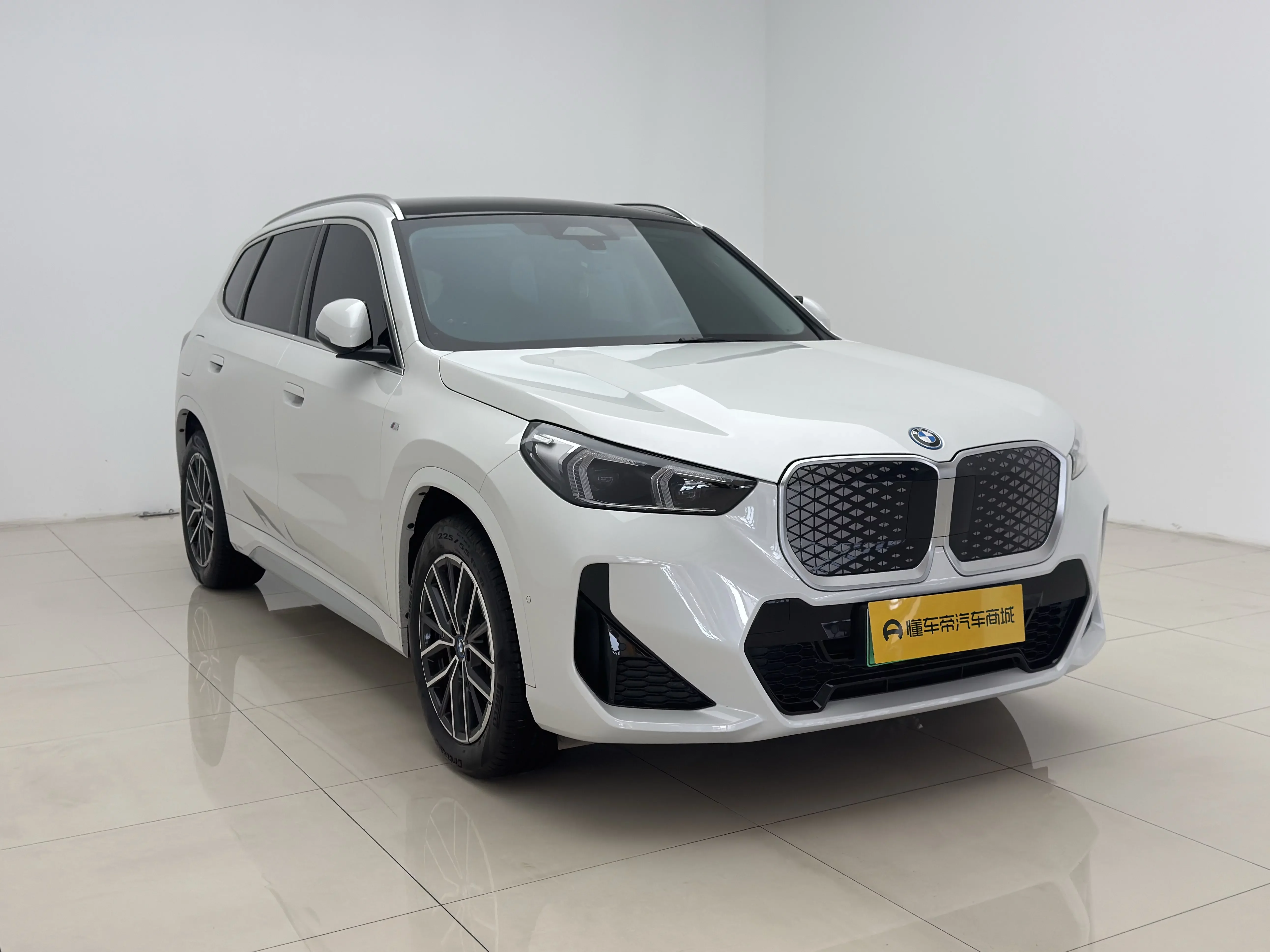 BMW iX1