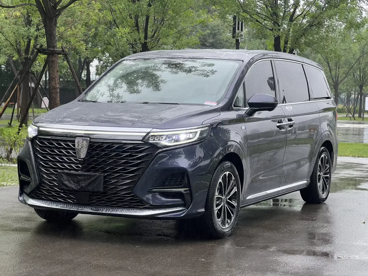 Roewe iMAX8