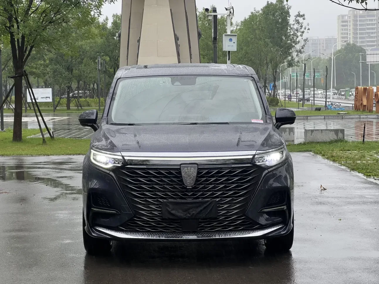 Roewe iMAX8
