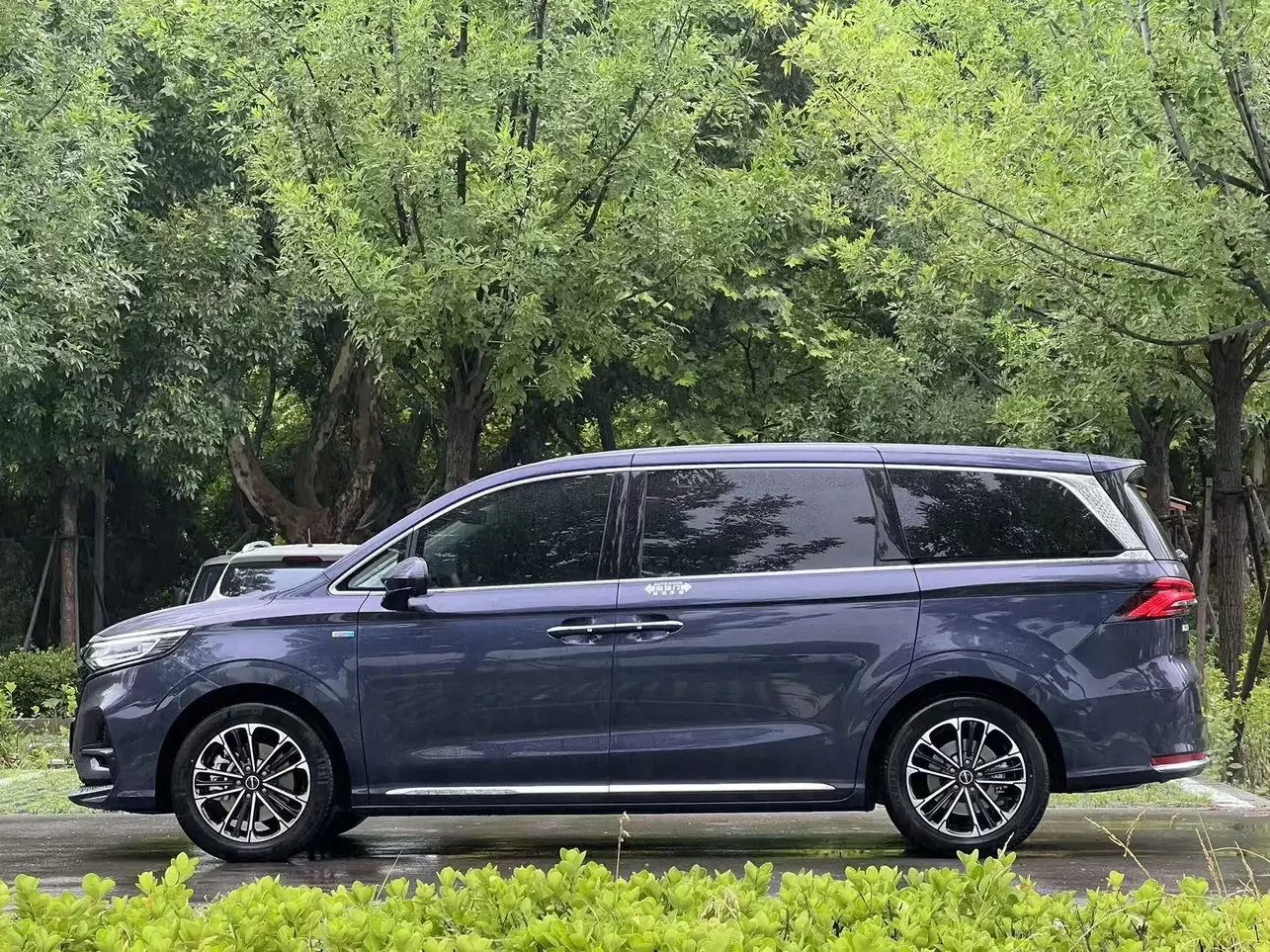 Roewe iMAX8
