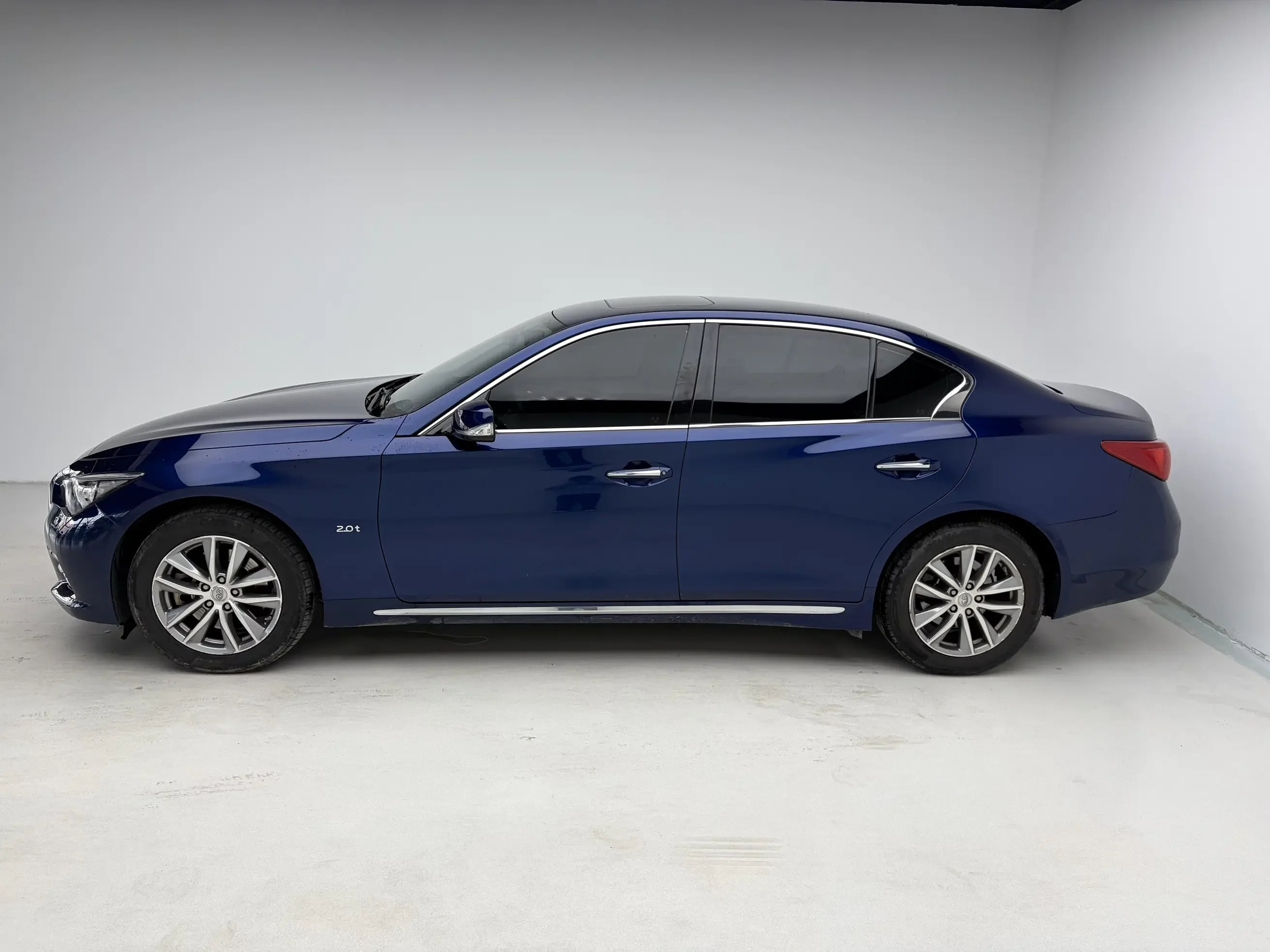 Infiniti Q50L