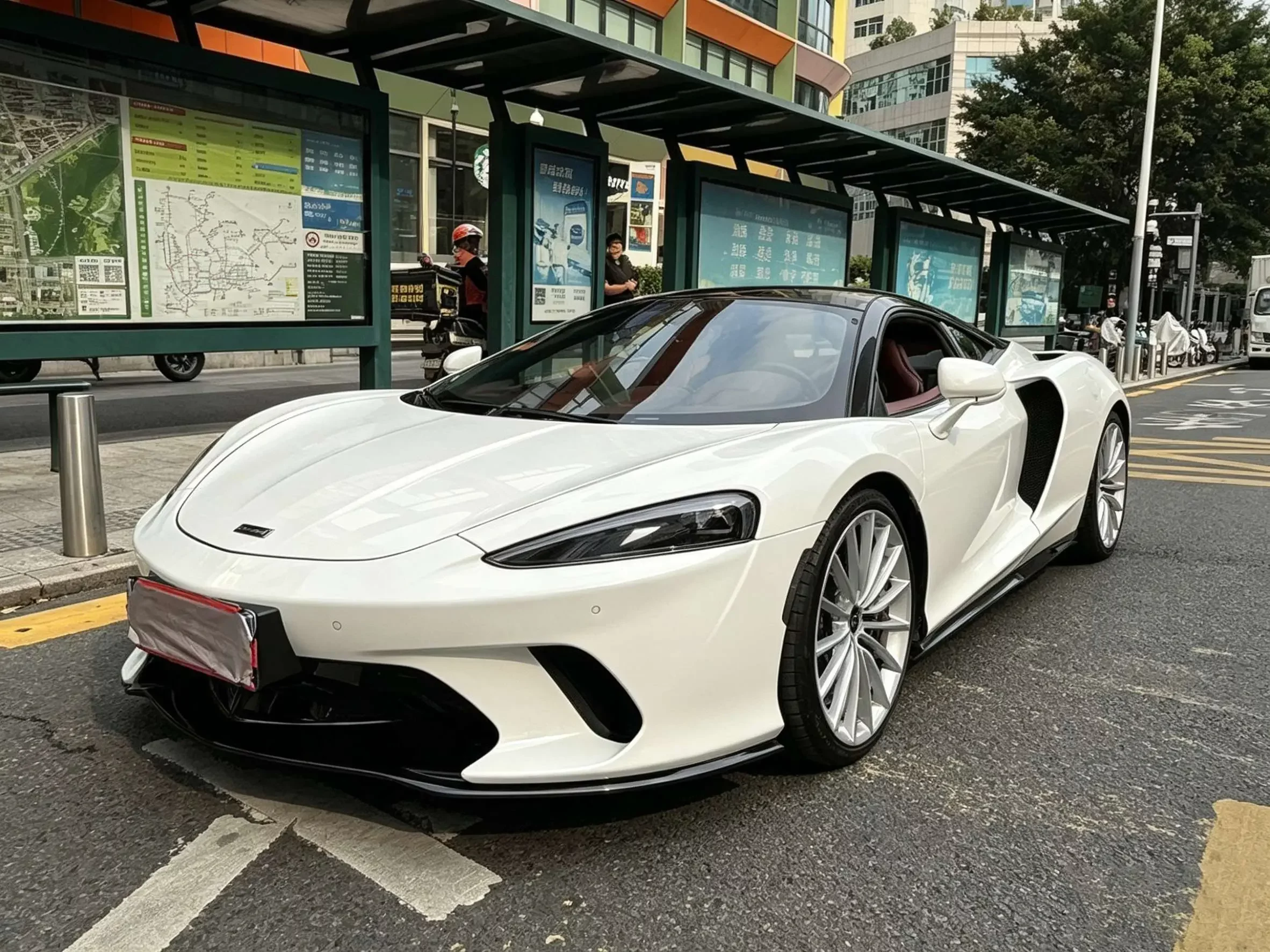 McLaren GT