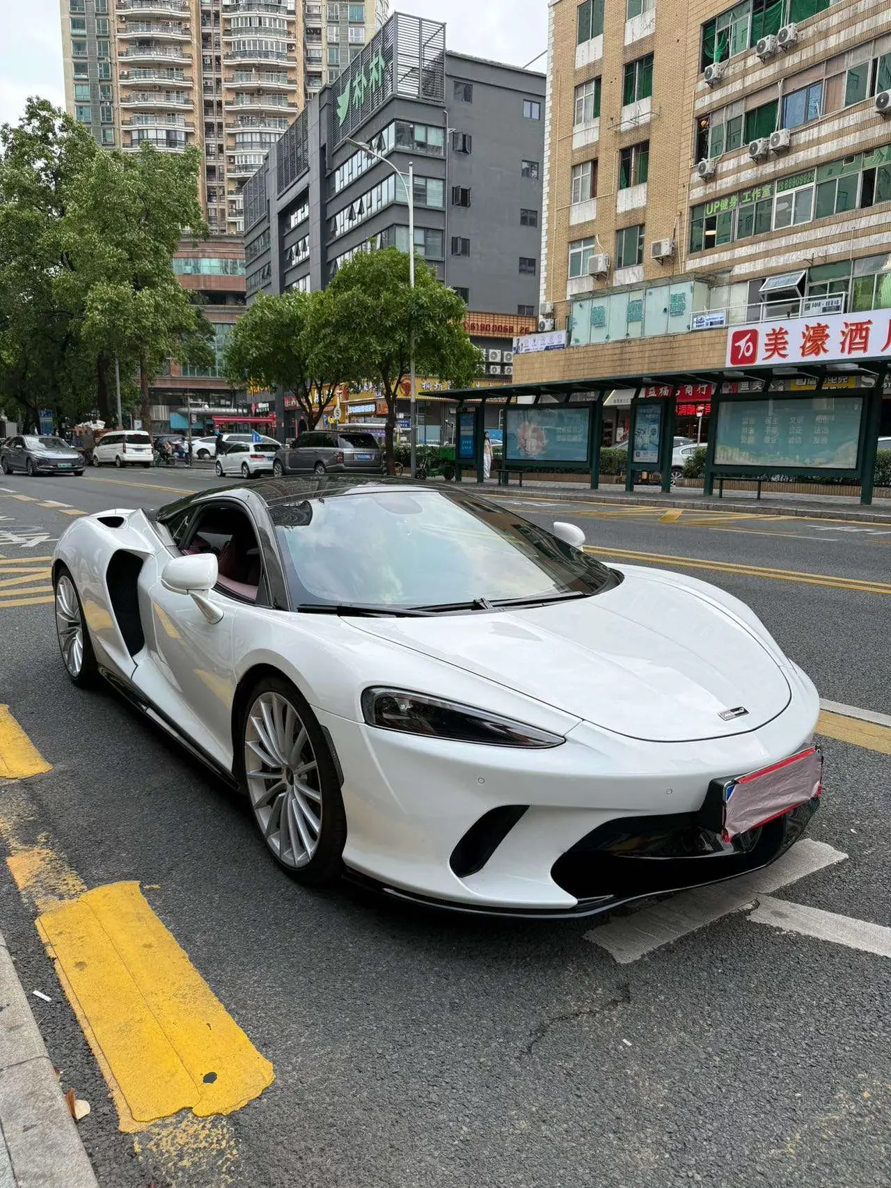 McLaren GT