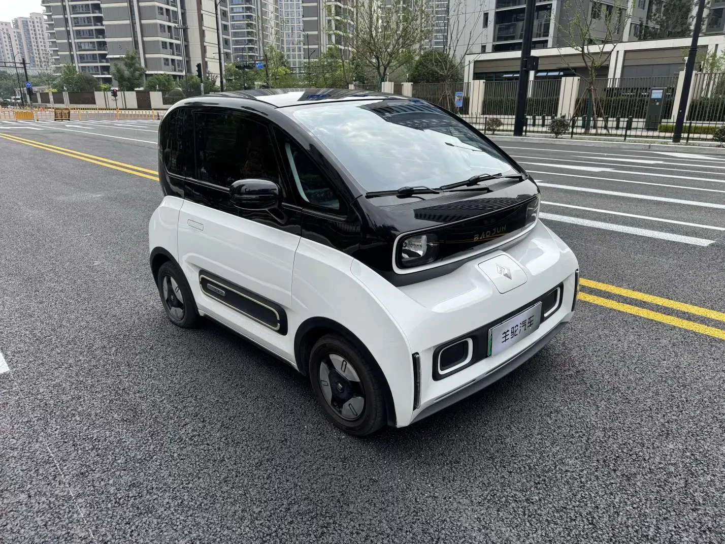 Baojun E300