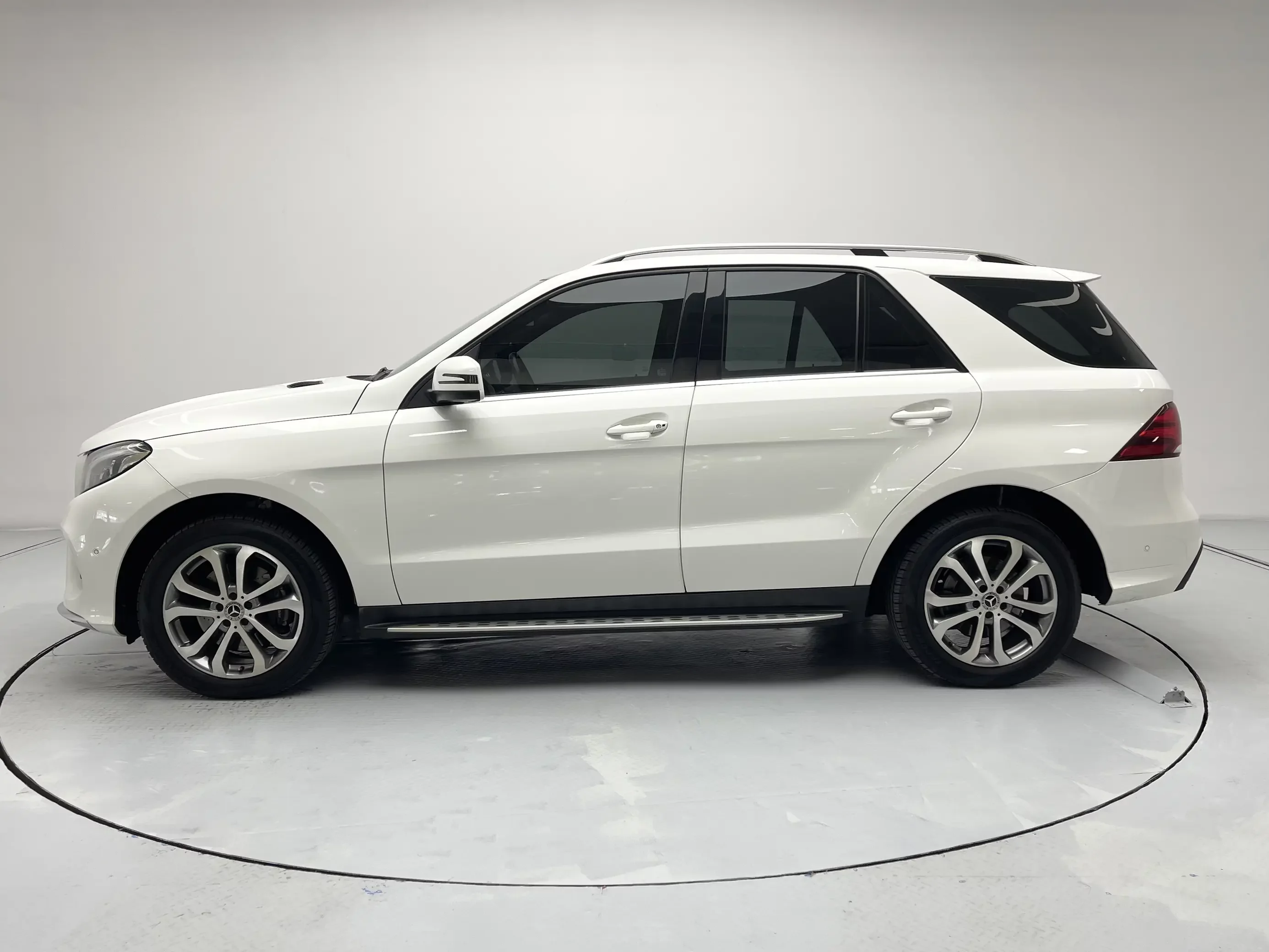 Mercedes-Benz GLE (Imported)