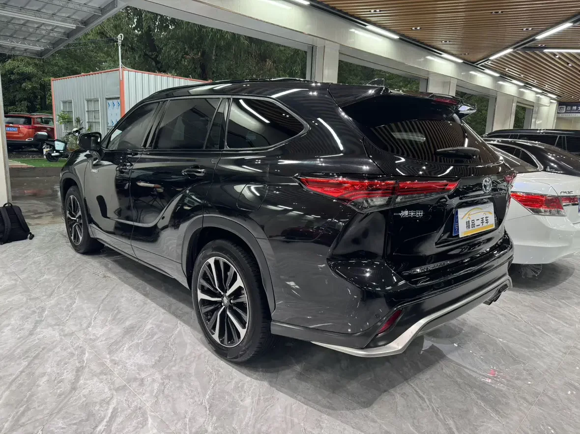 Toyota Crown Kluger