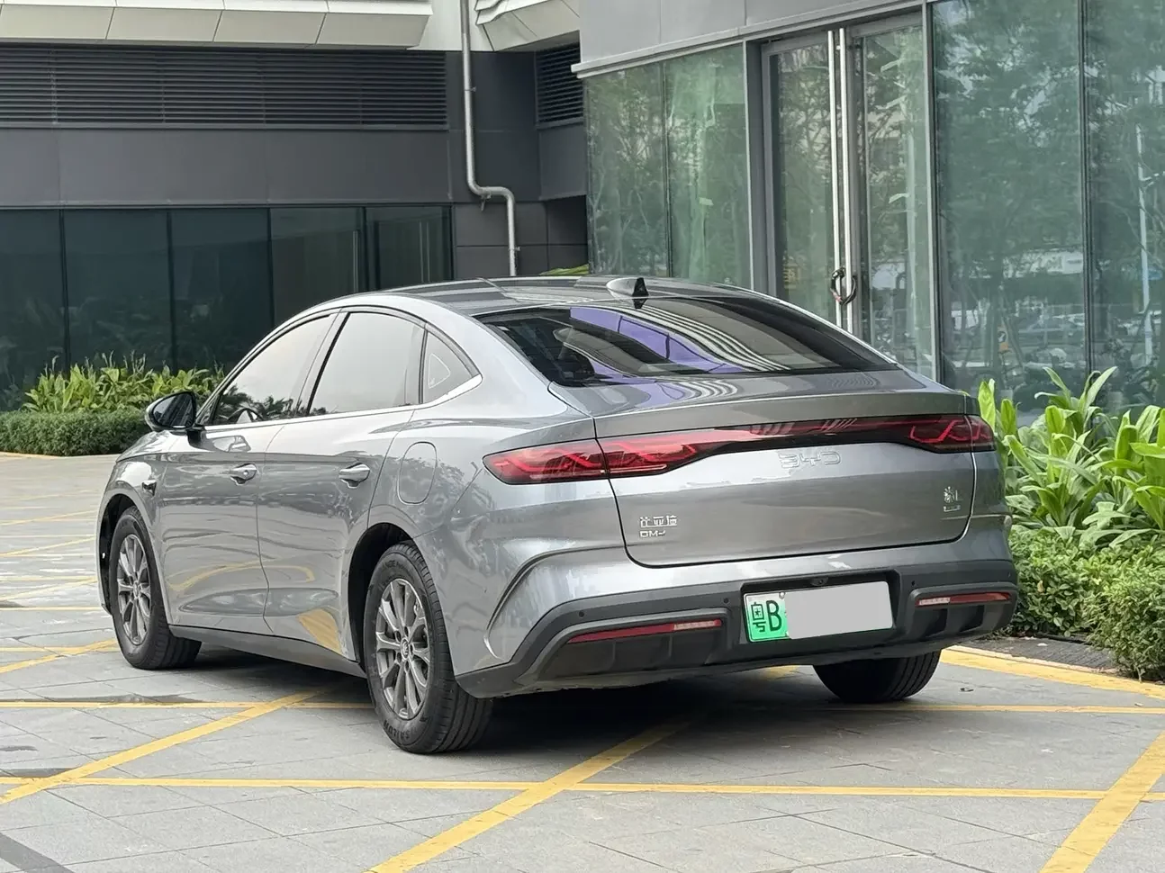 BYD Qin L DM