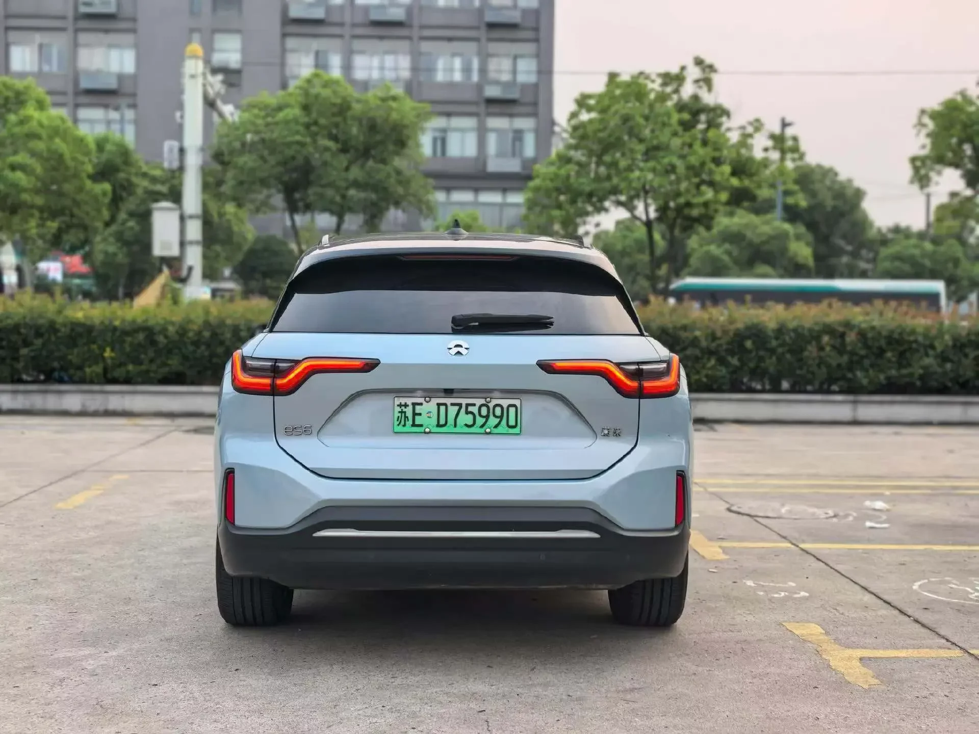 NIO ES6
