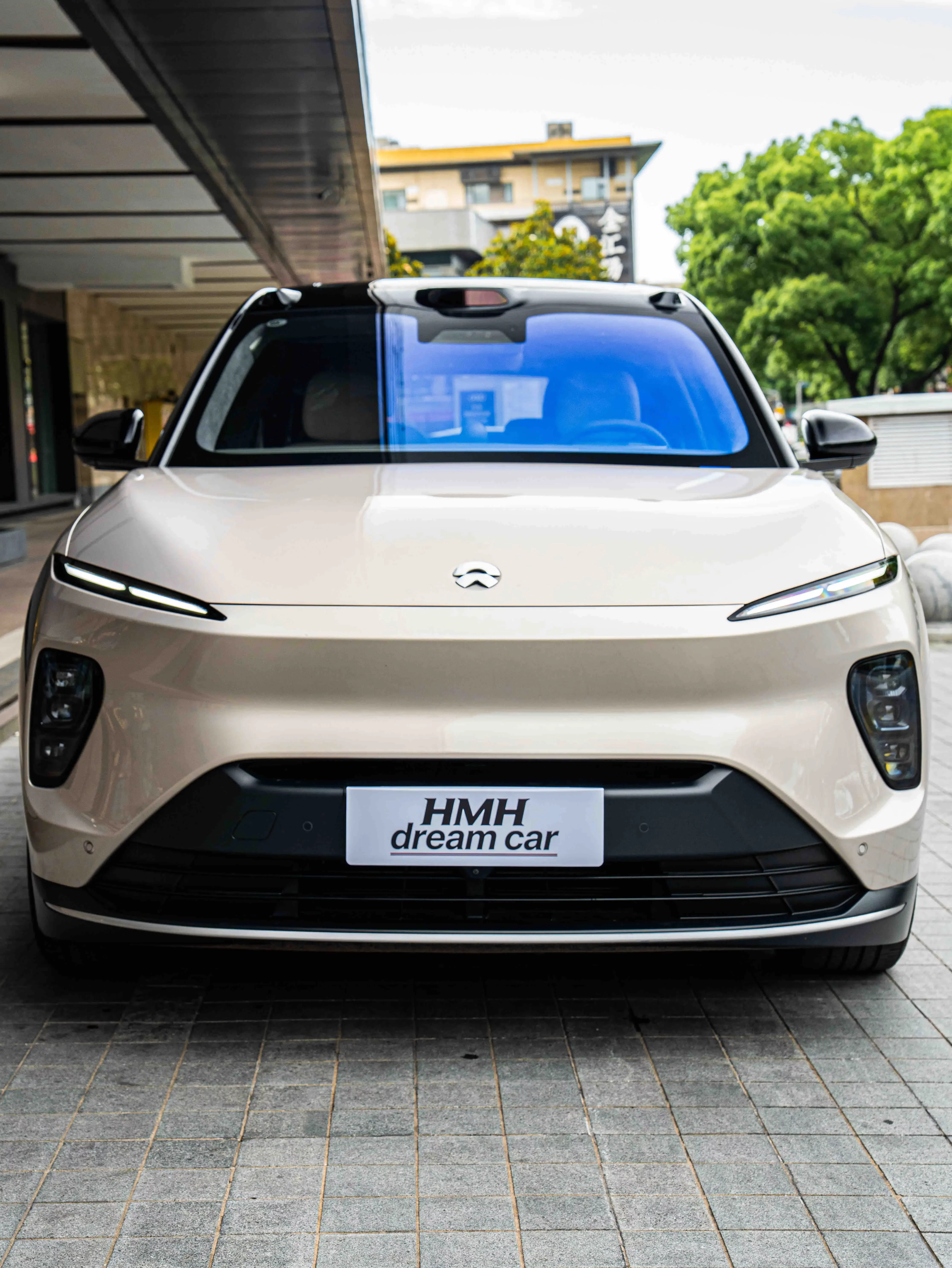 NIO ES8