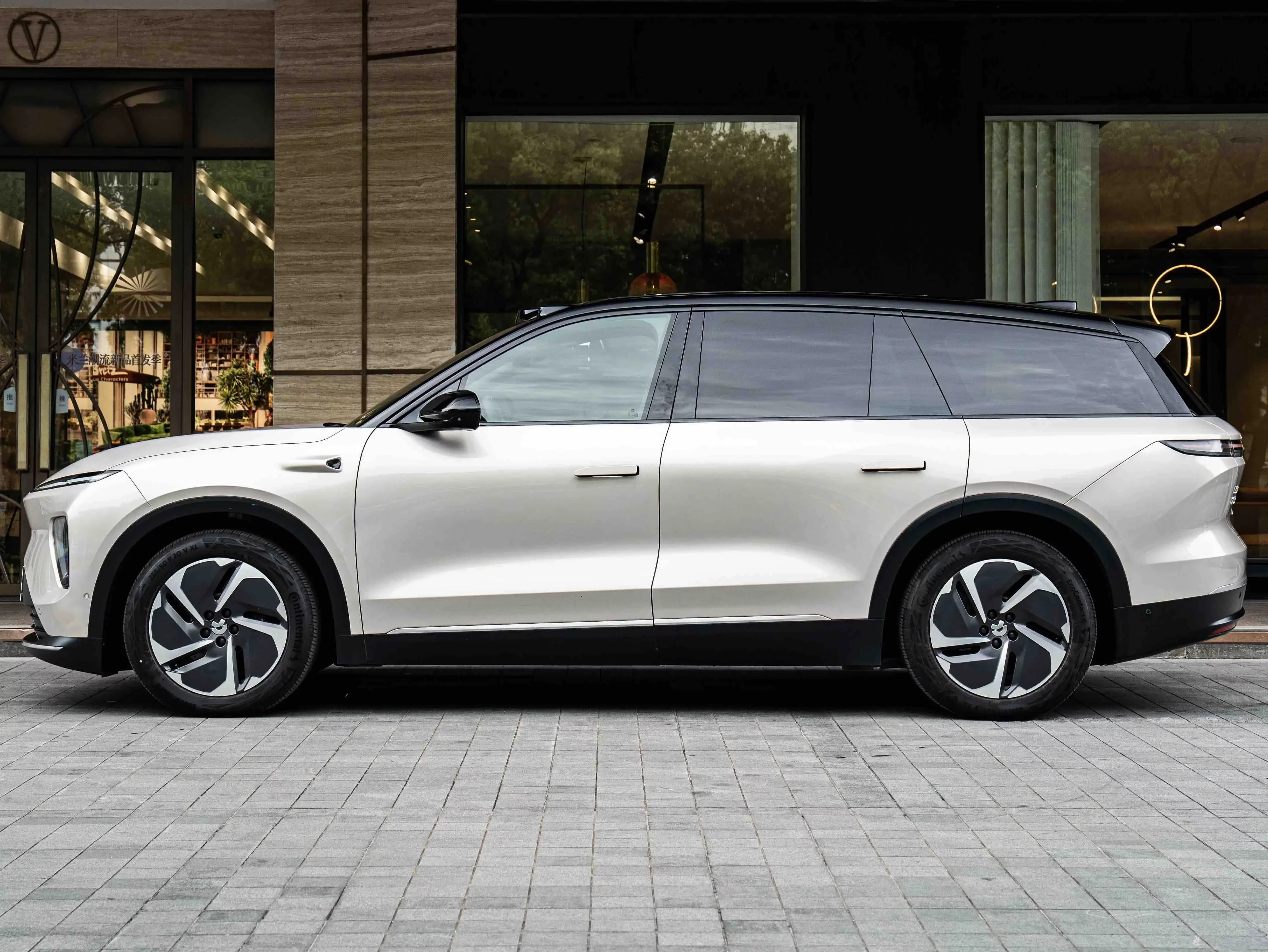 NIO ES8