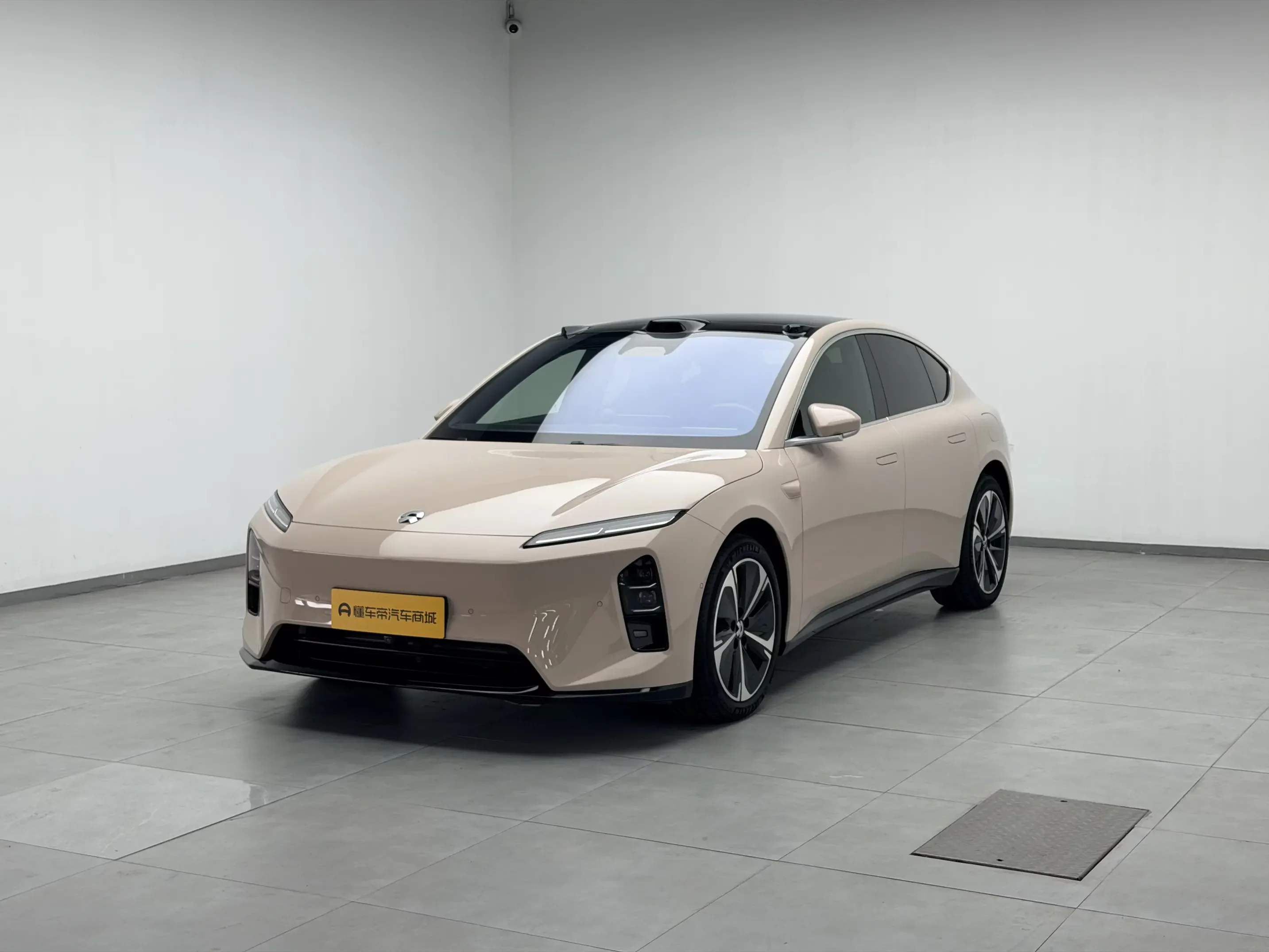 NIO ET5  из Китая