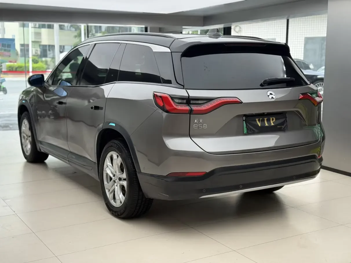 NIO ES8