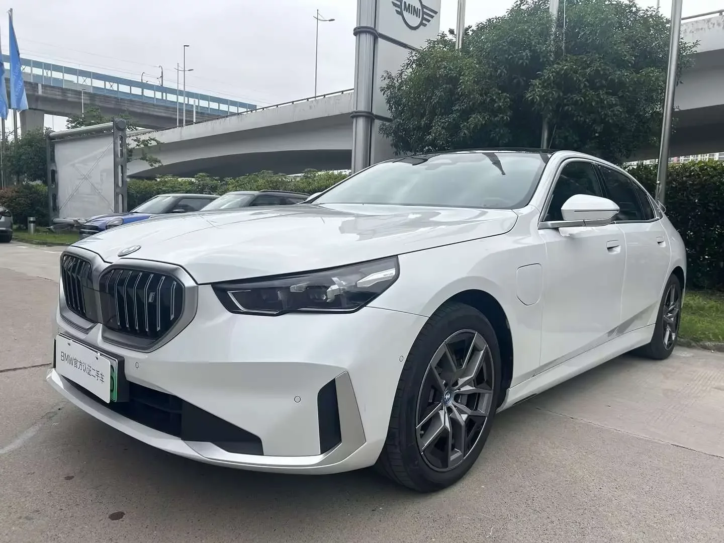 BMW i5