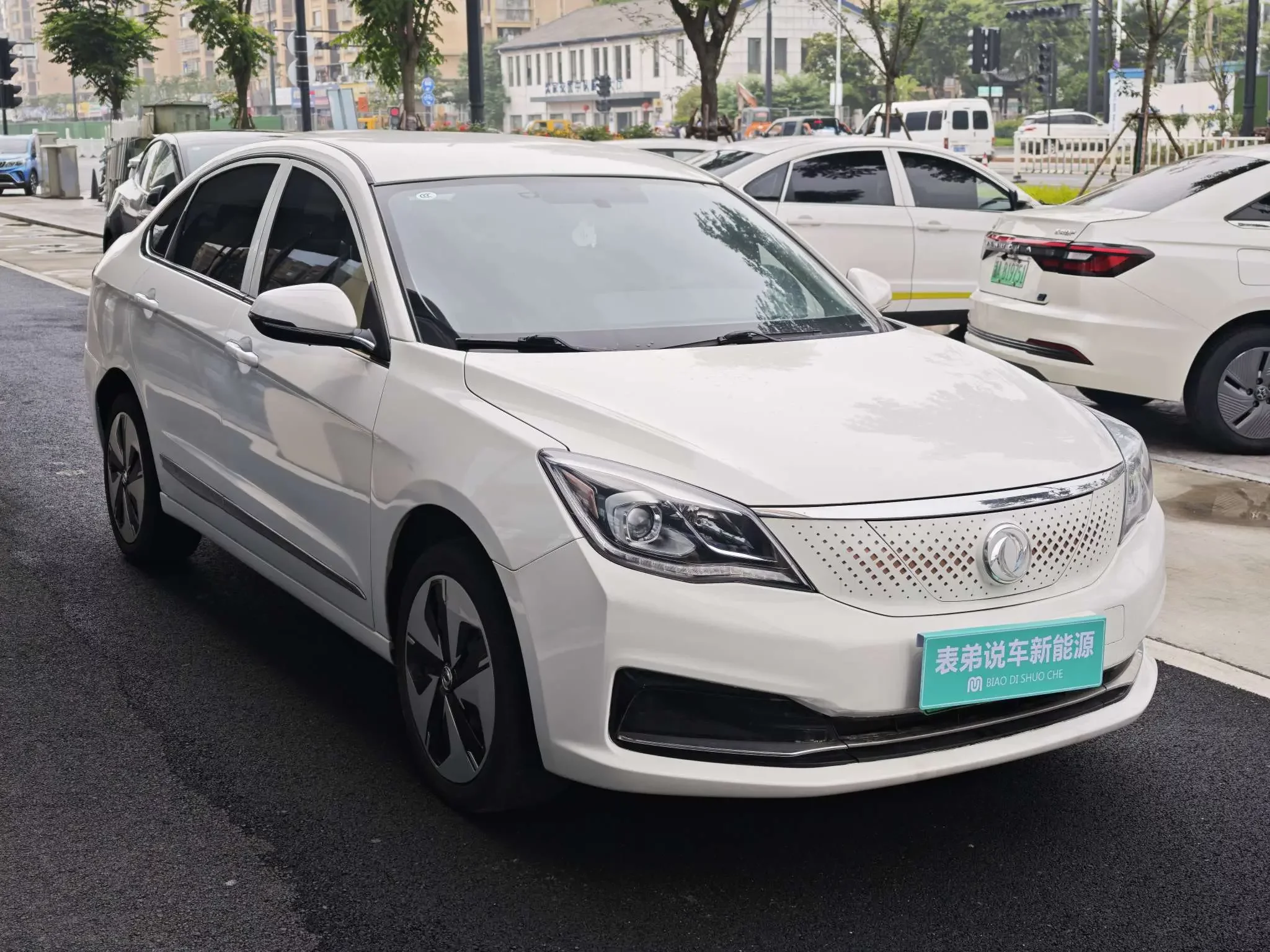 Dongfeng Fengshen E70