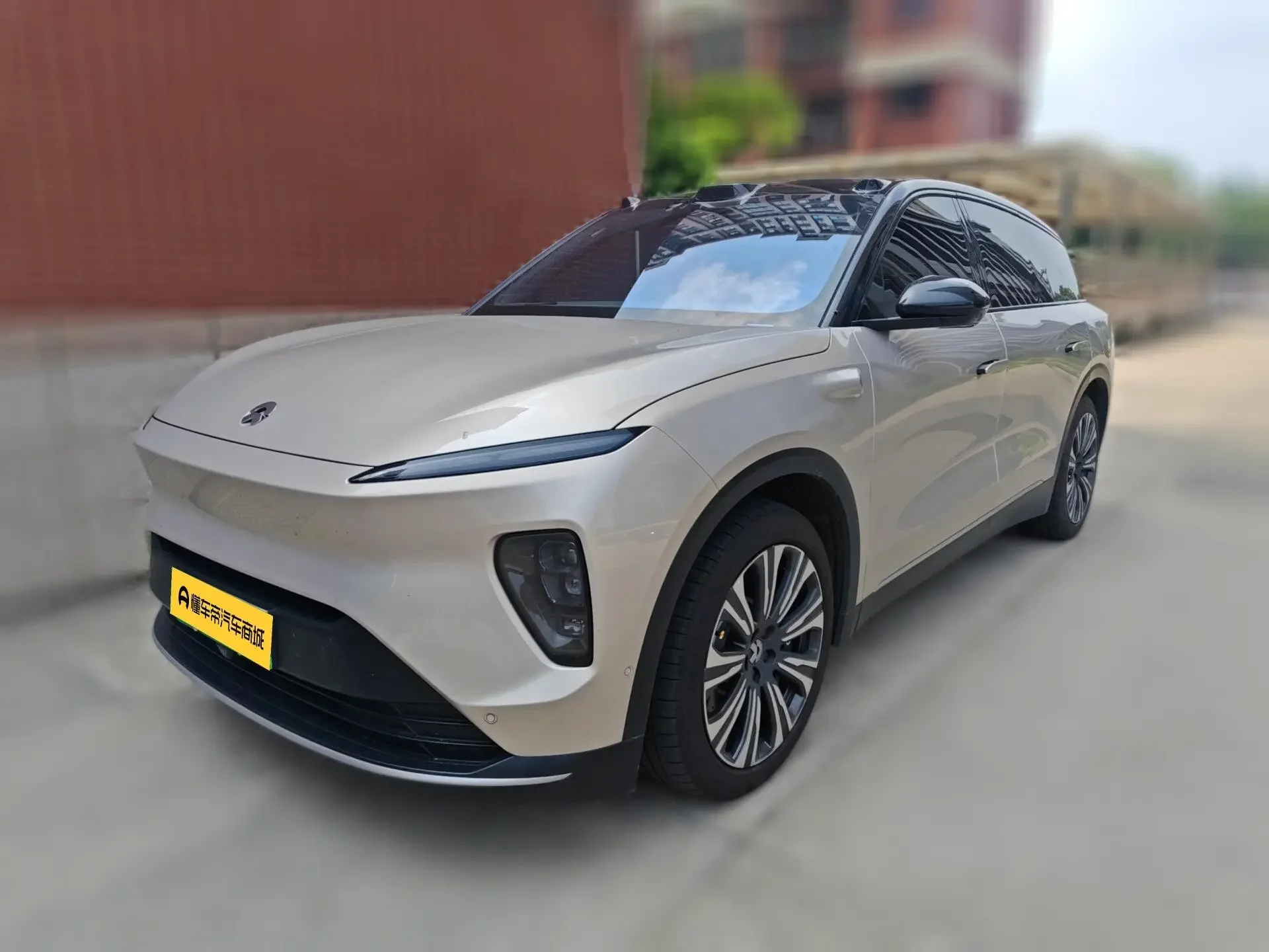 NIO ES8