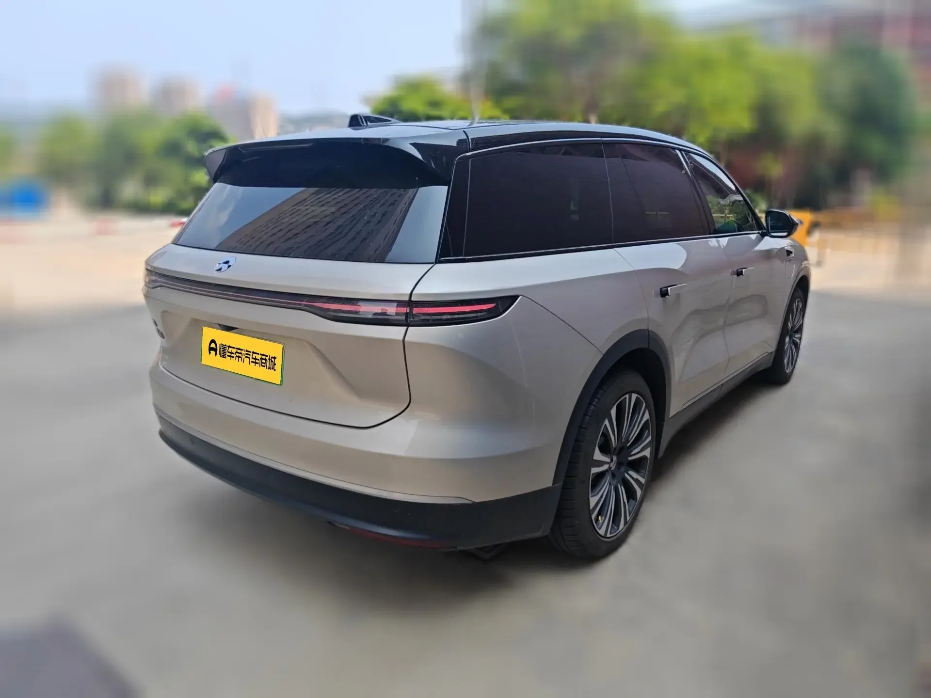NIO ES8