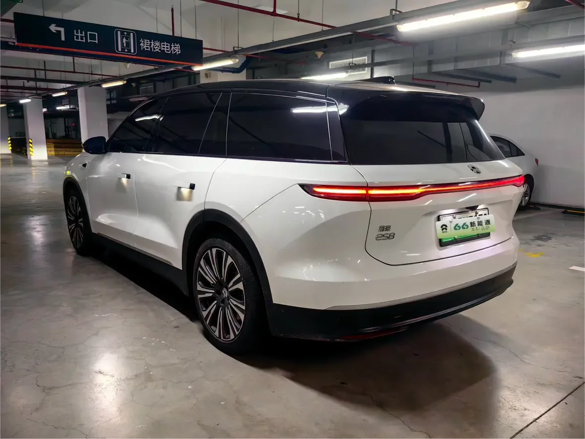 NIO ES8