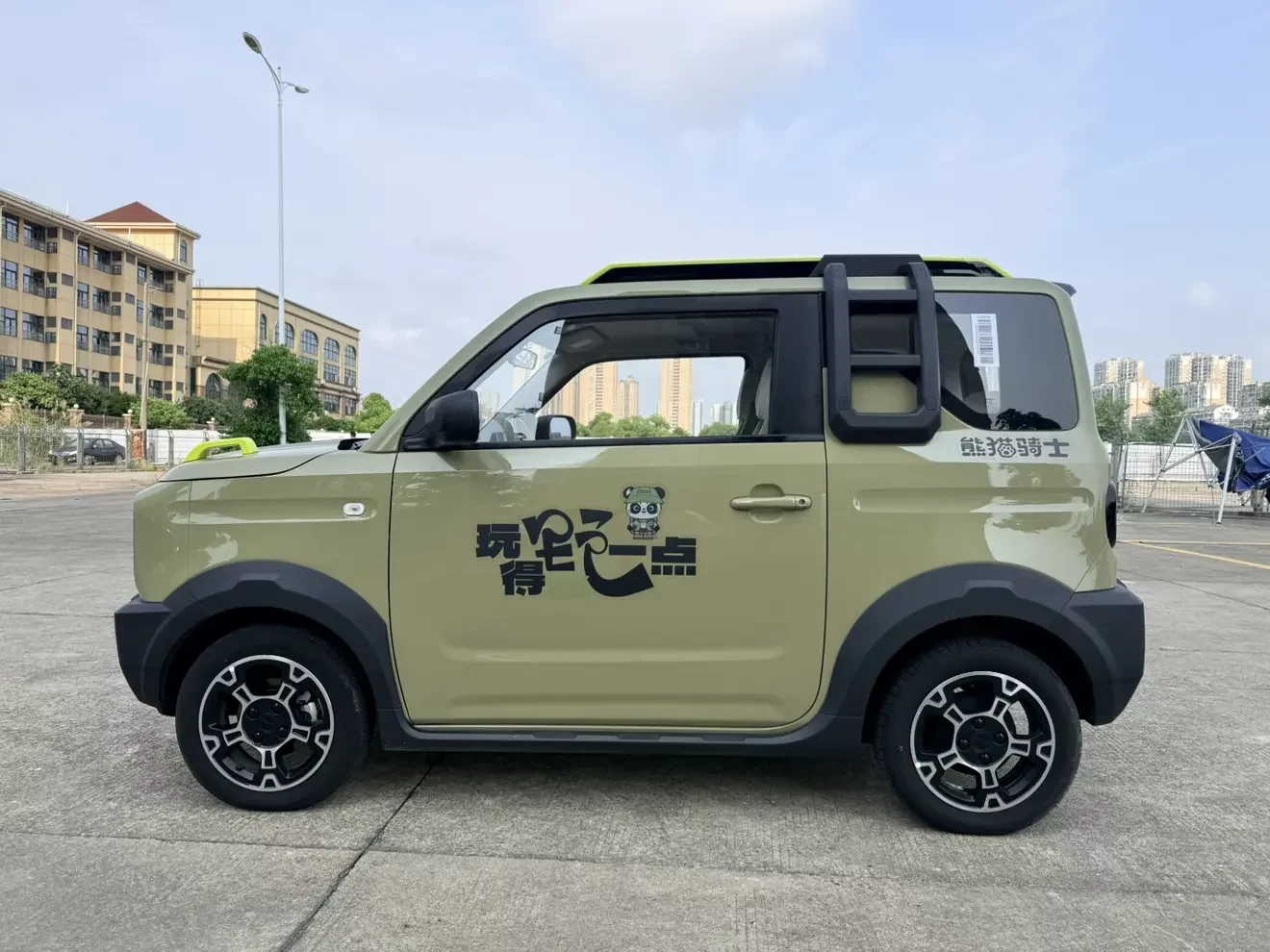 Geely panda