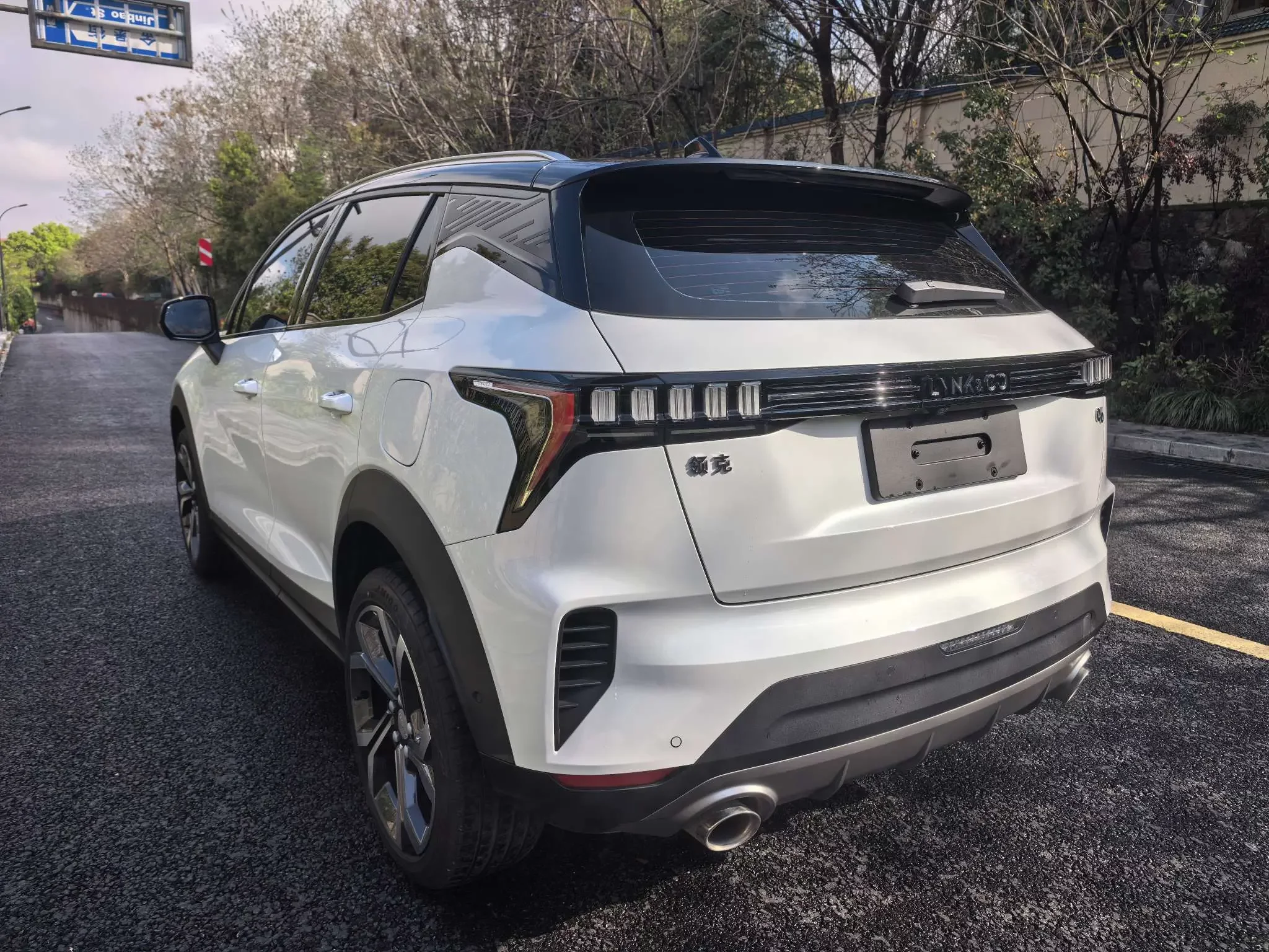 Lynk & Co 06