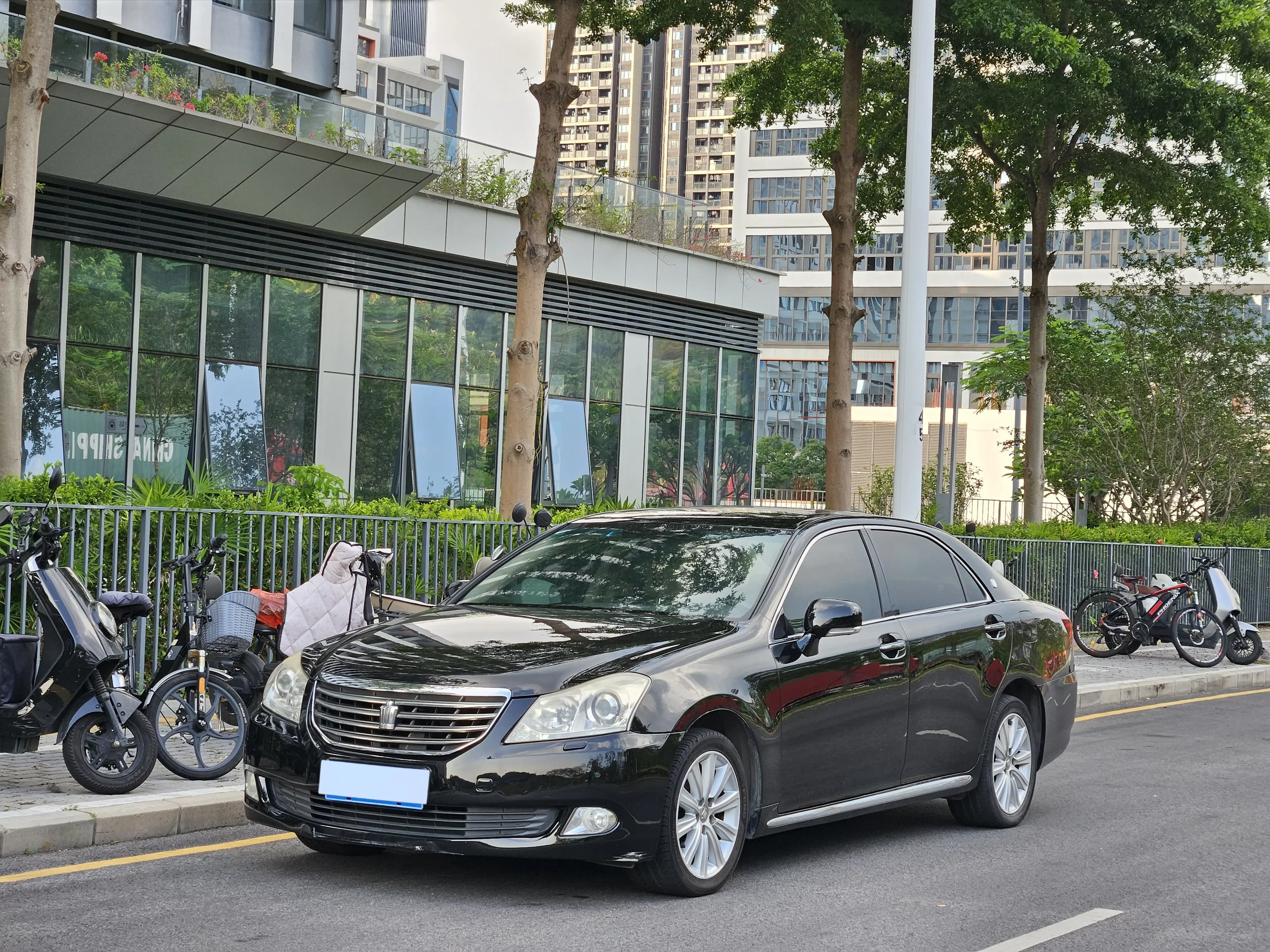 Toyota crown