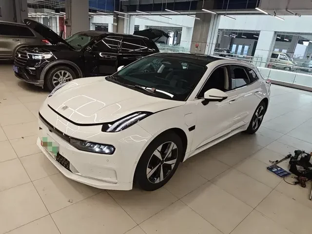 ZEEKR 001