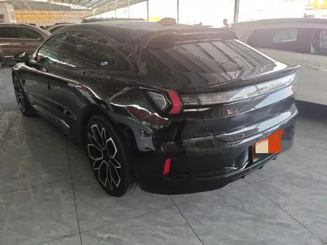 ZEEKR 001