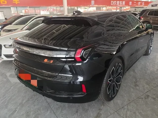 ZEEKR 001