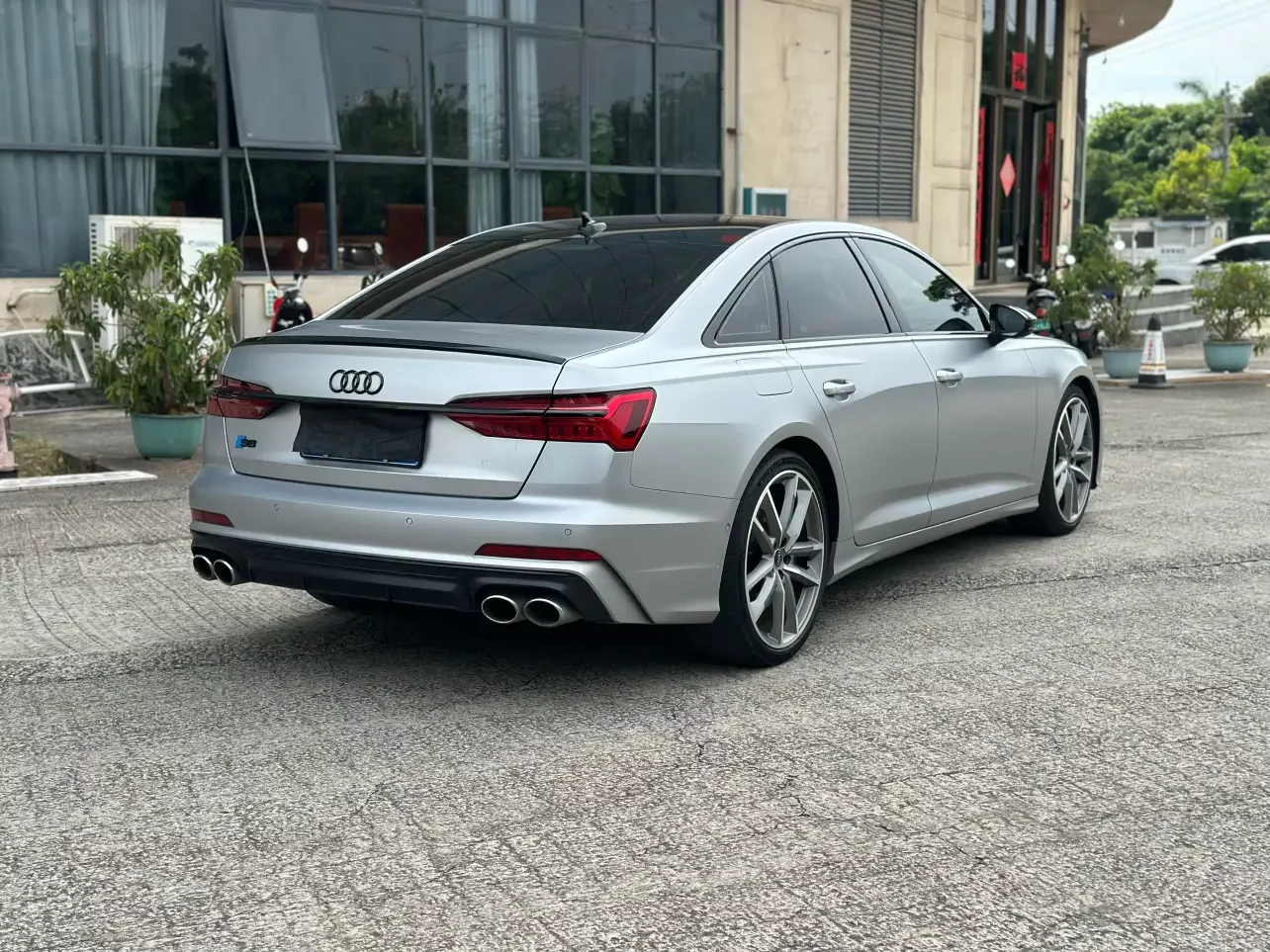 Audi S6