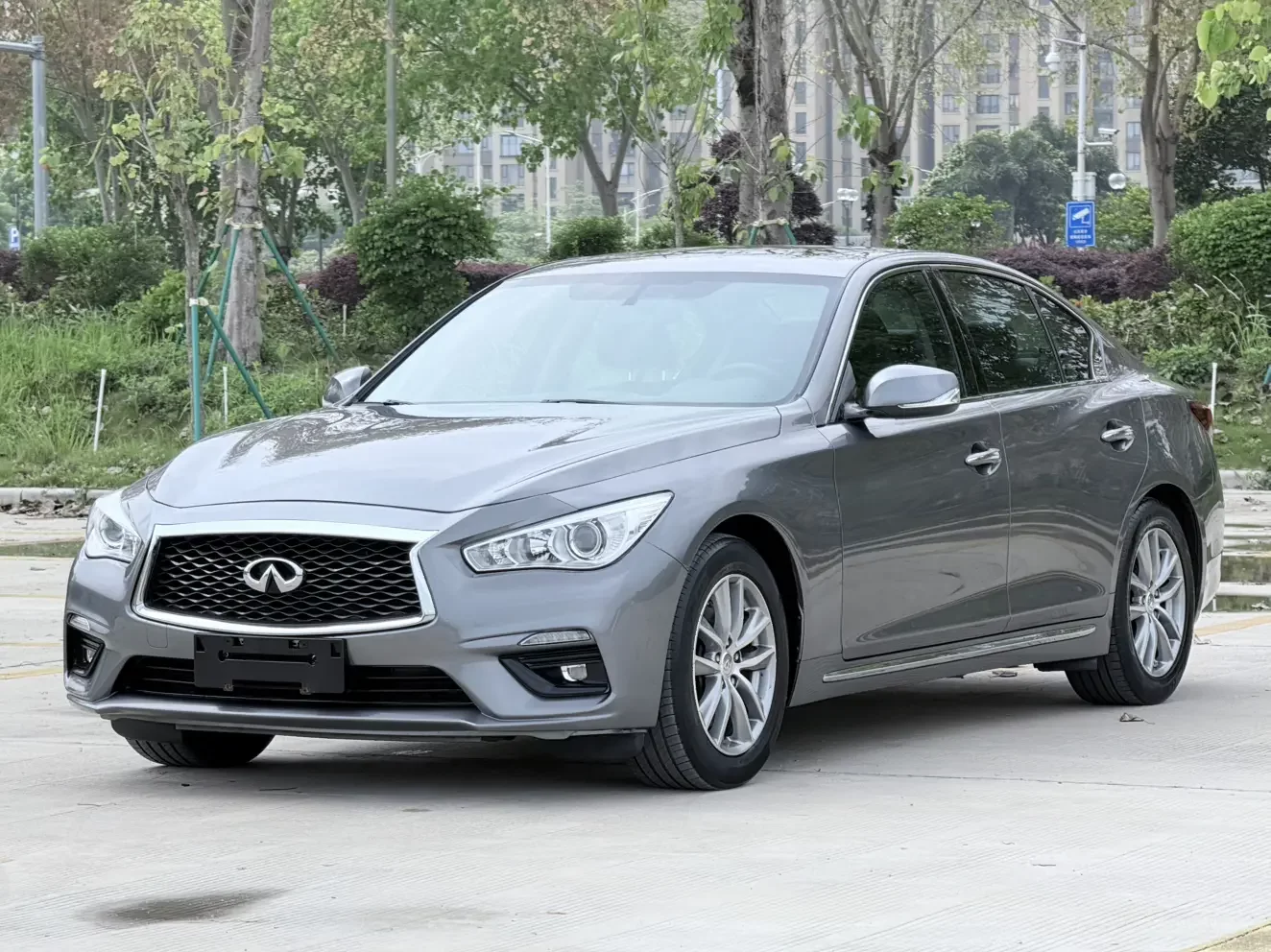 Infiniti Q50L