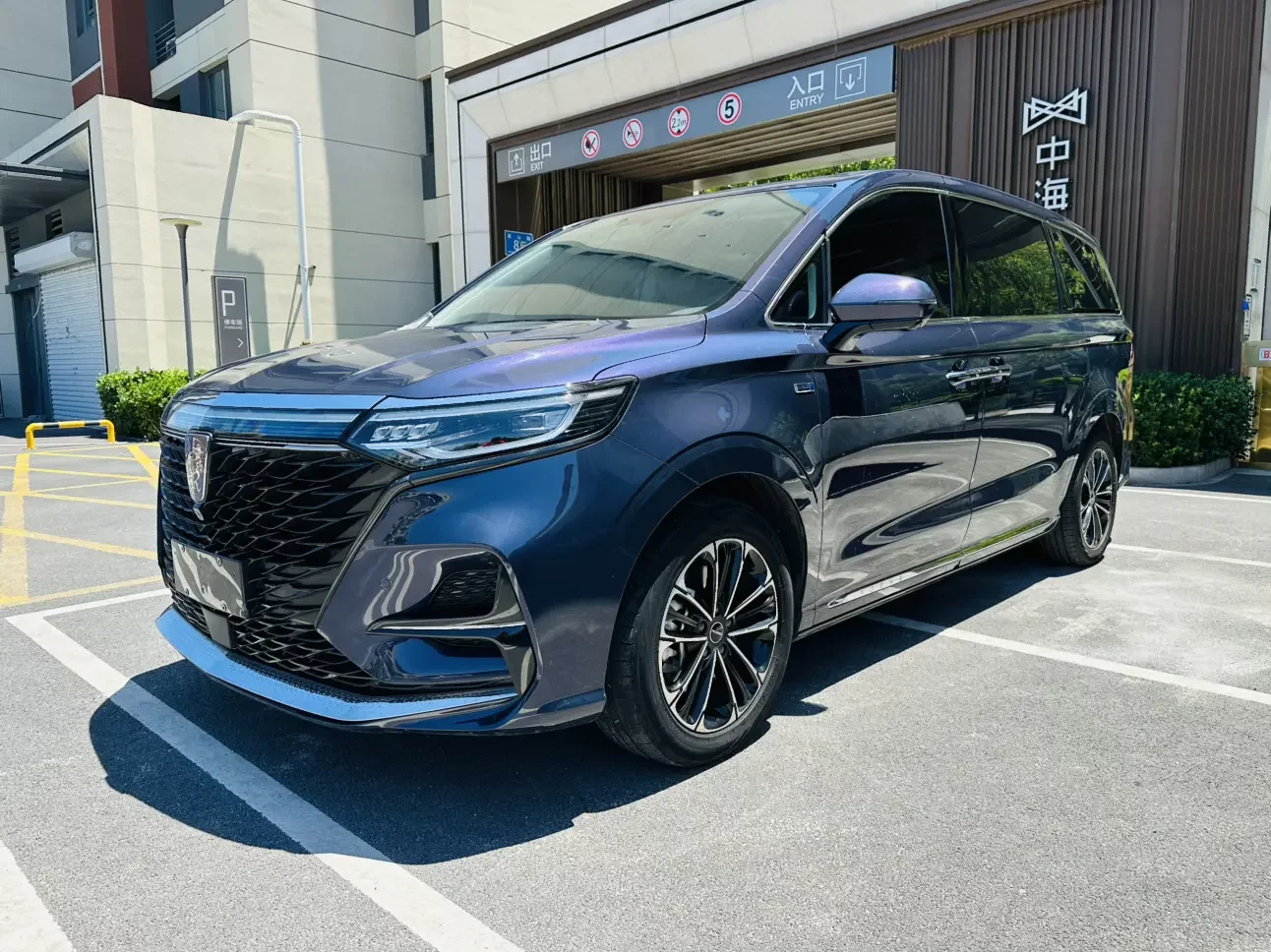 Roewe iMAX8